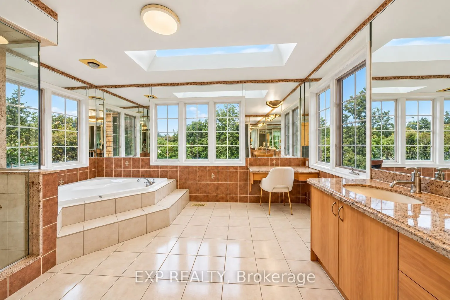 2 Shallmar Gardens