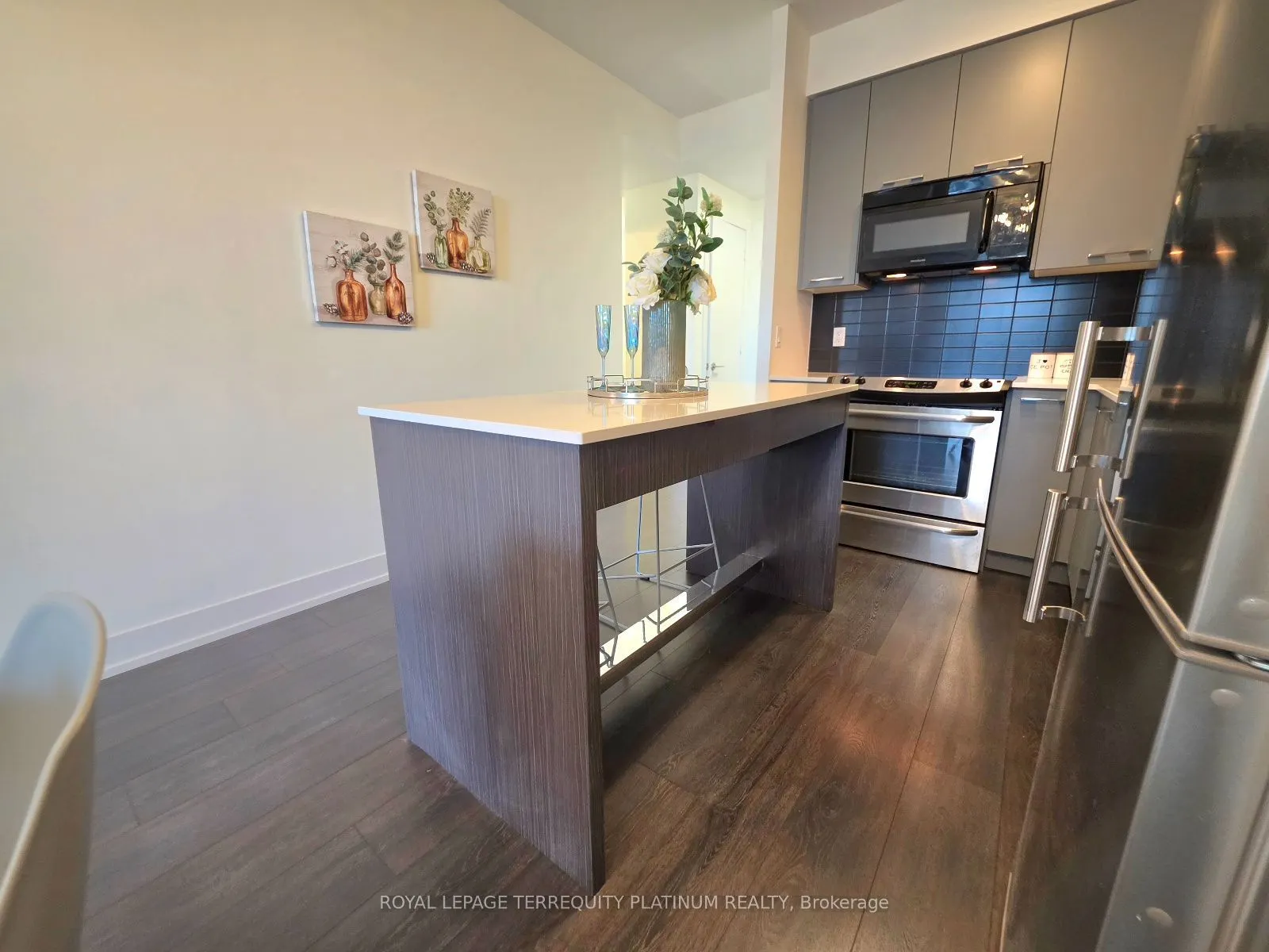 9471 Yonge Street #502