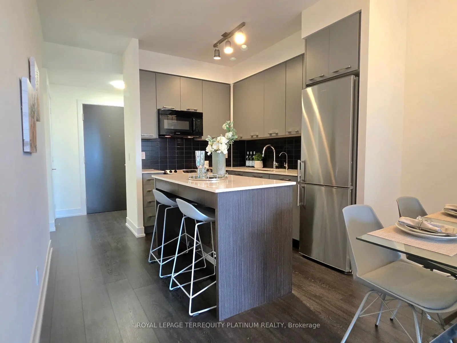 9471 Yonge Street #502