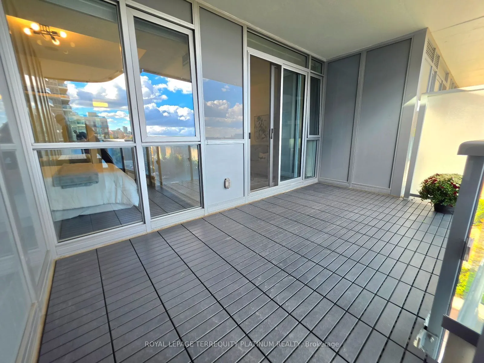 9471 Yonge Street #502