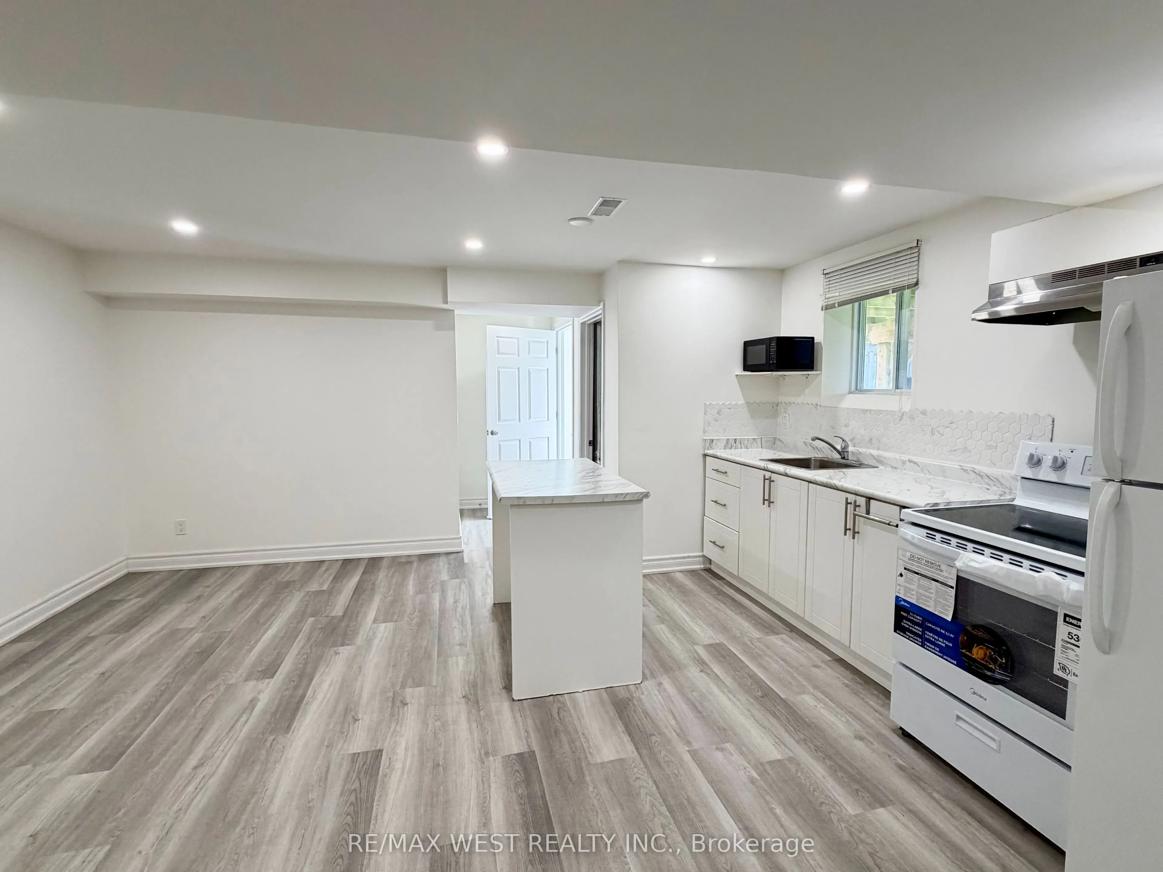 858 Cassie Road #Lower