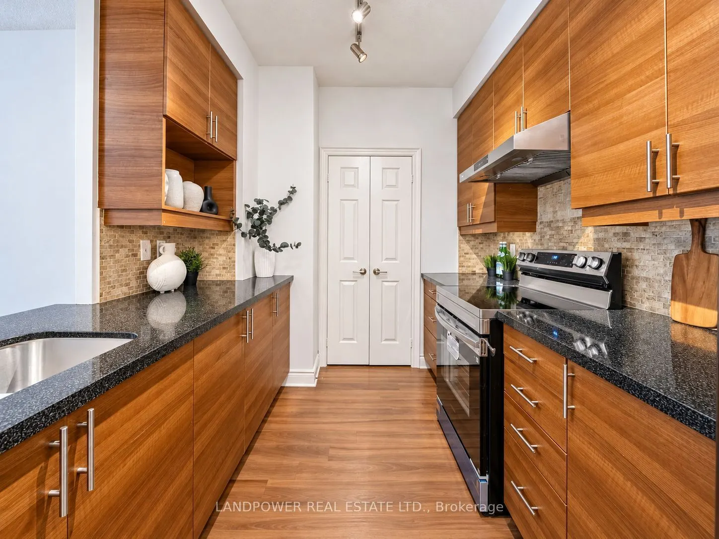 23 Cox Boulevard #270