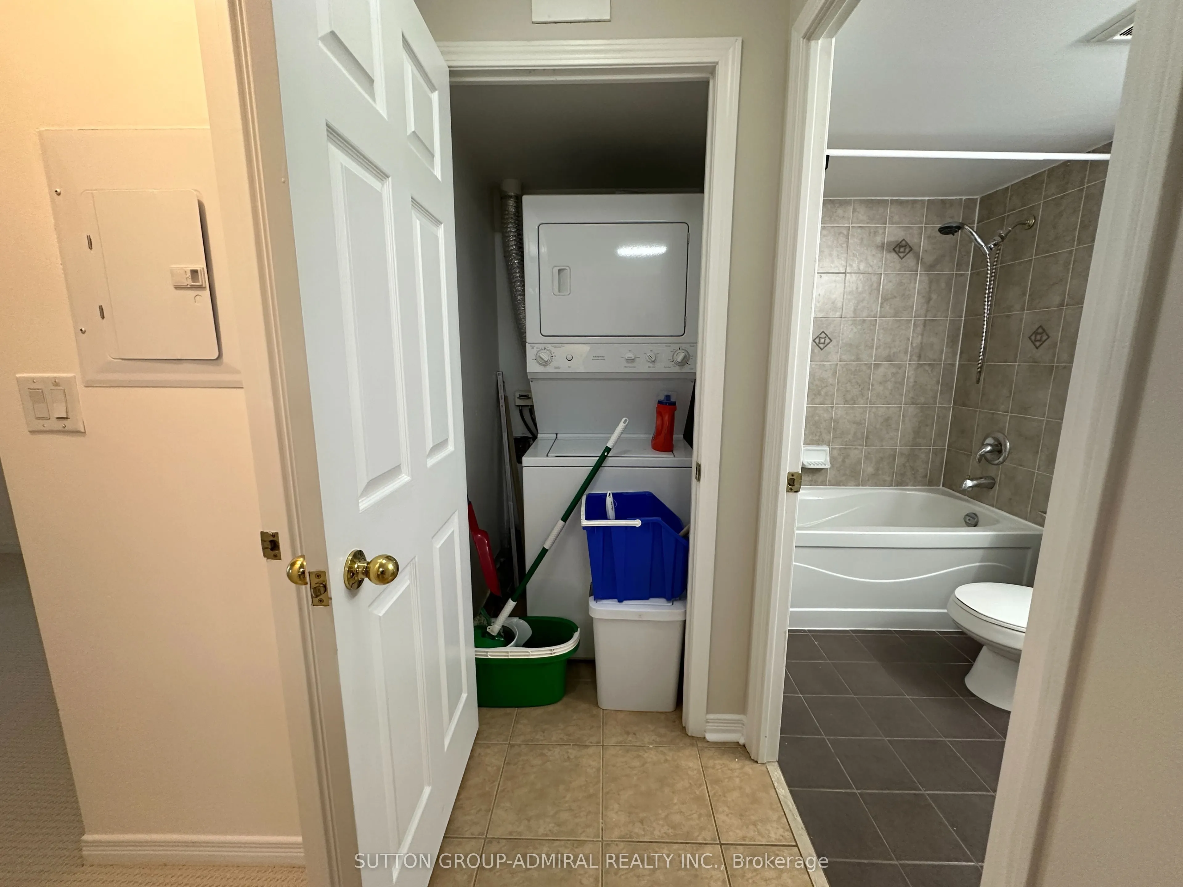 185 Oneida Crescent #911