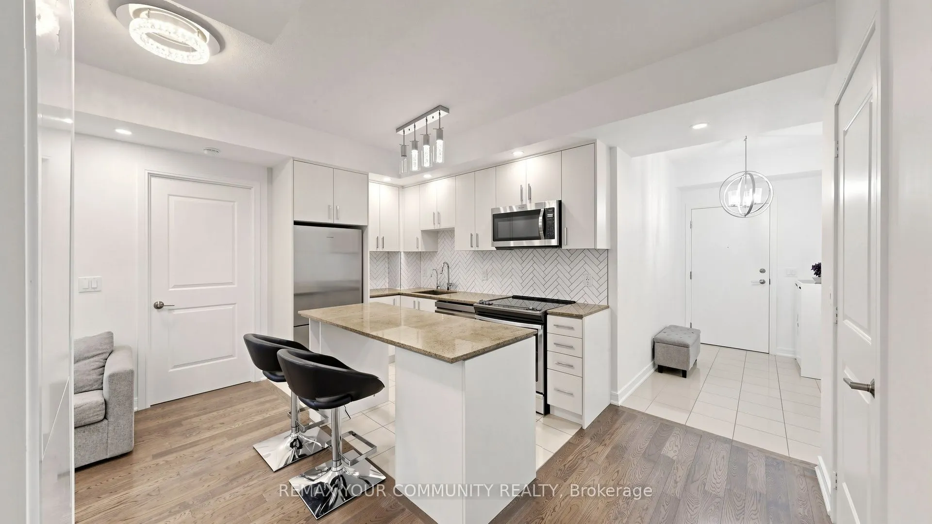 9201 Yonge Street #619