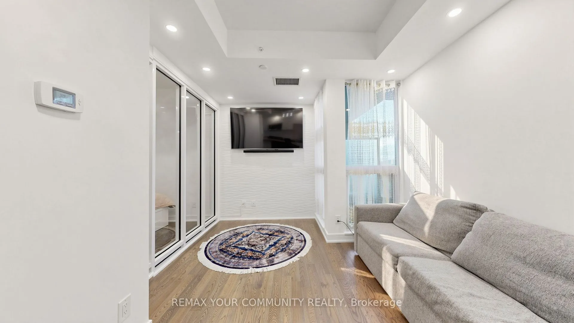 9201 Yonge Street #619