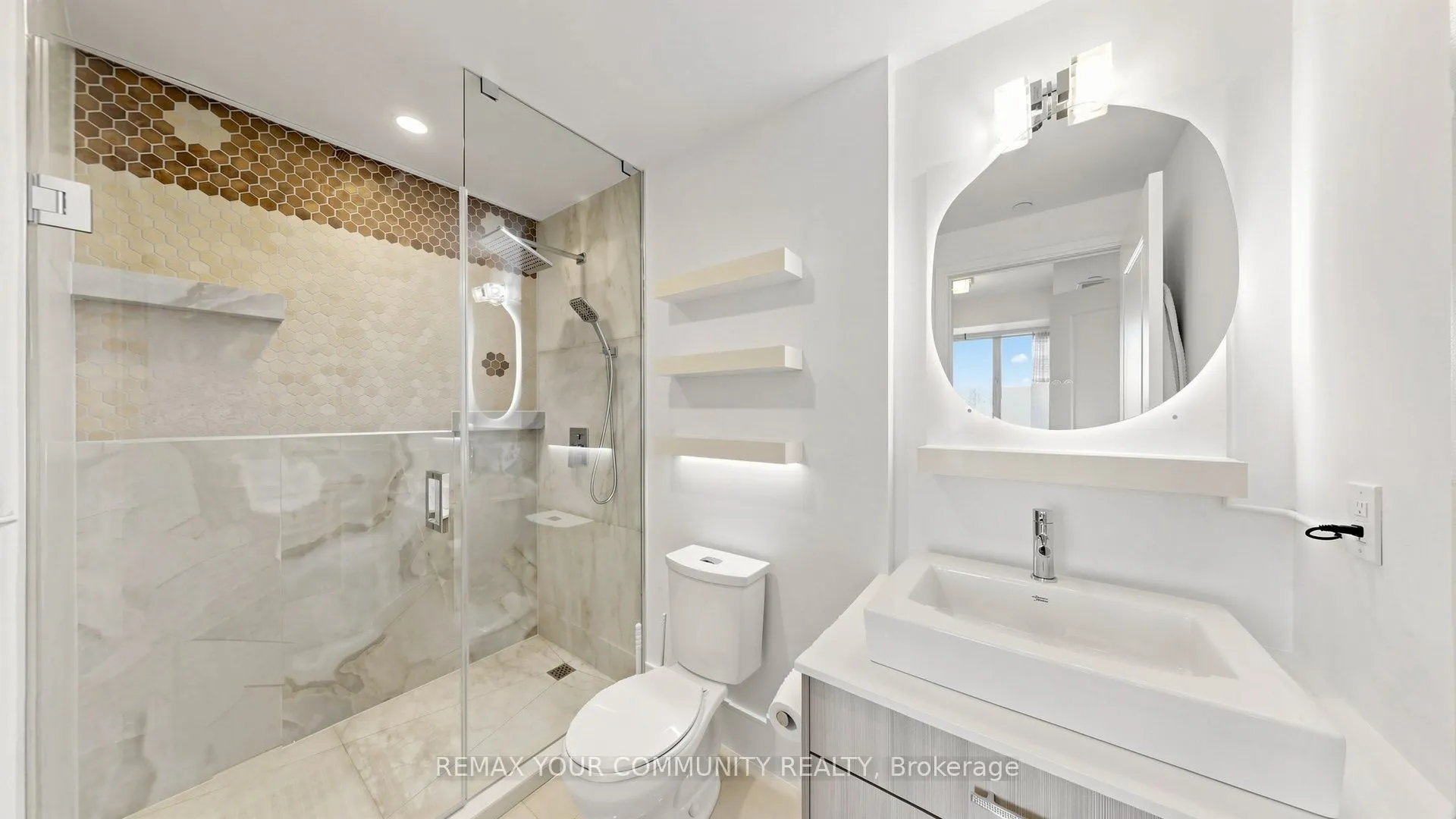 9201 Yonge Street #619