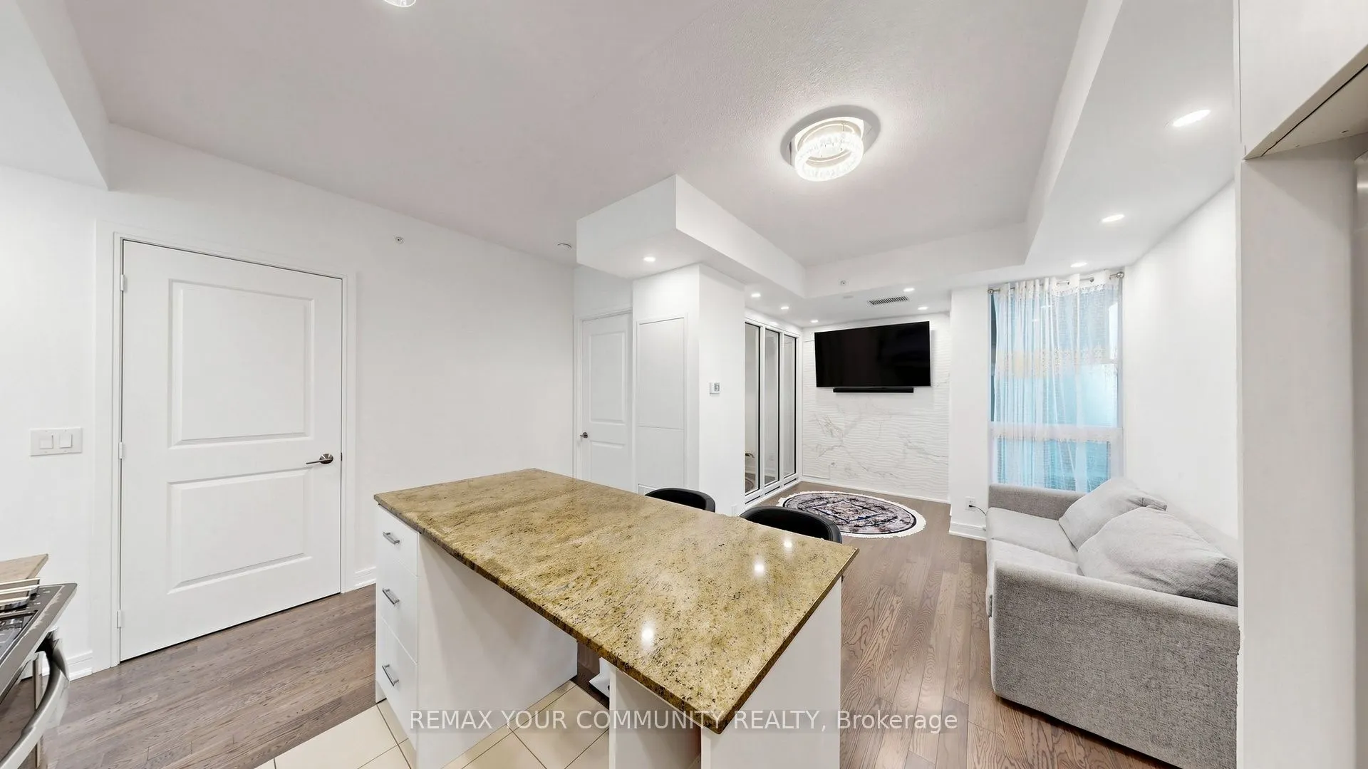 9201 Yonge Street #619