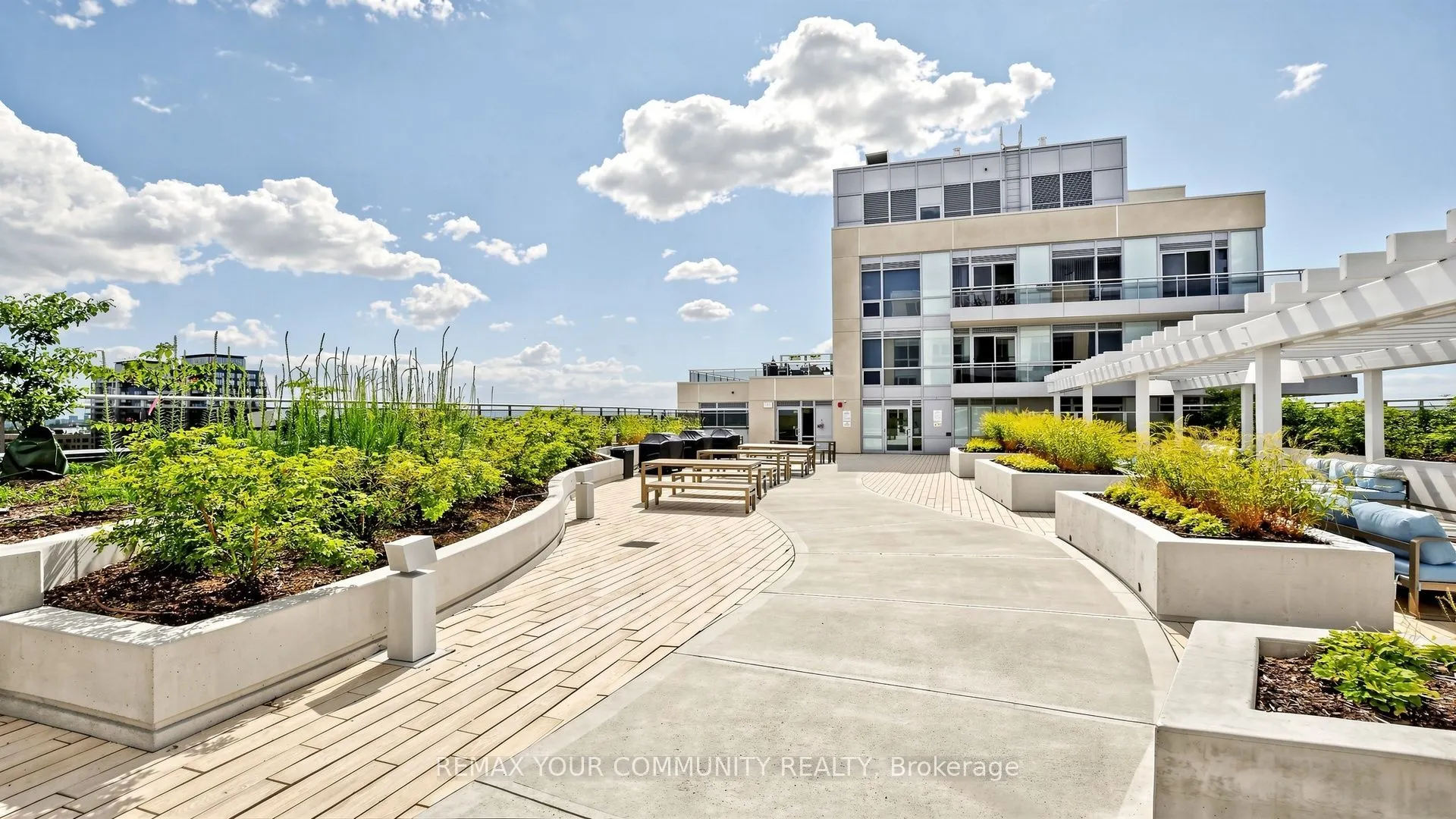 9201 Yonge Street #619