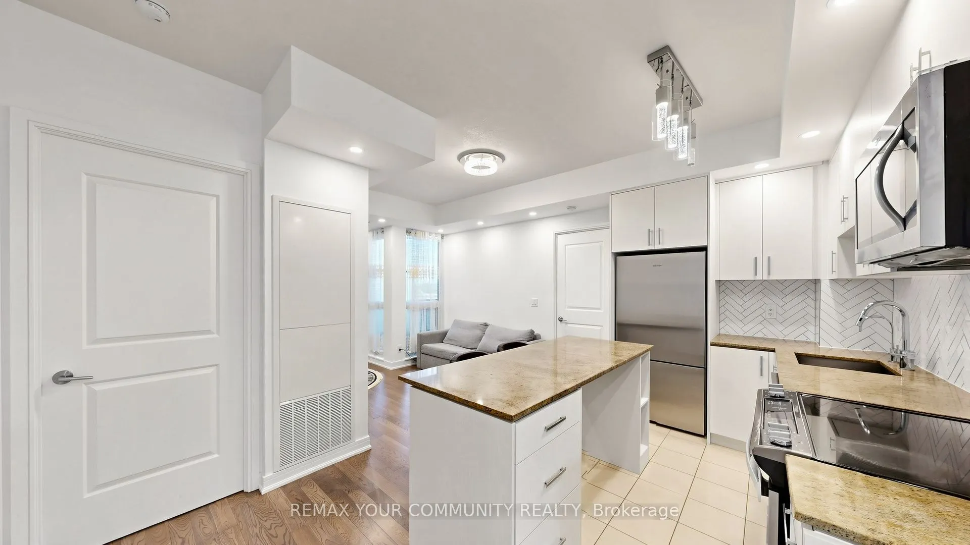 9201 Yonge Street #619