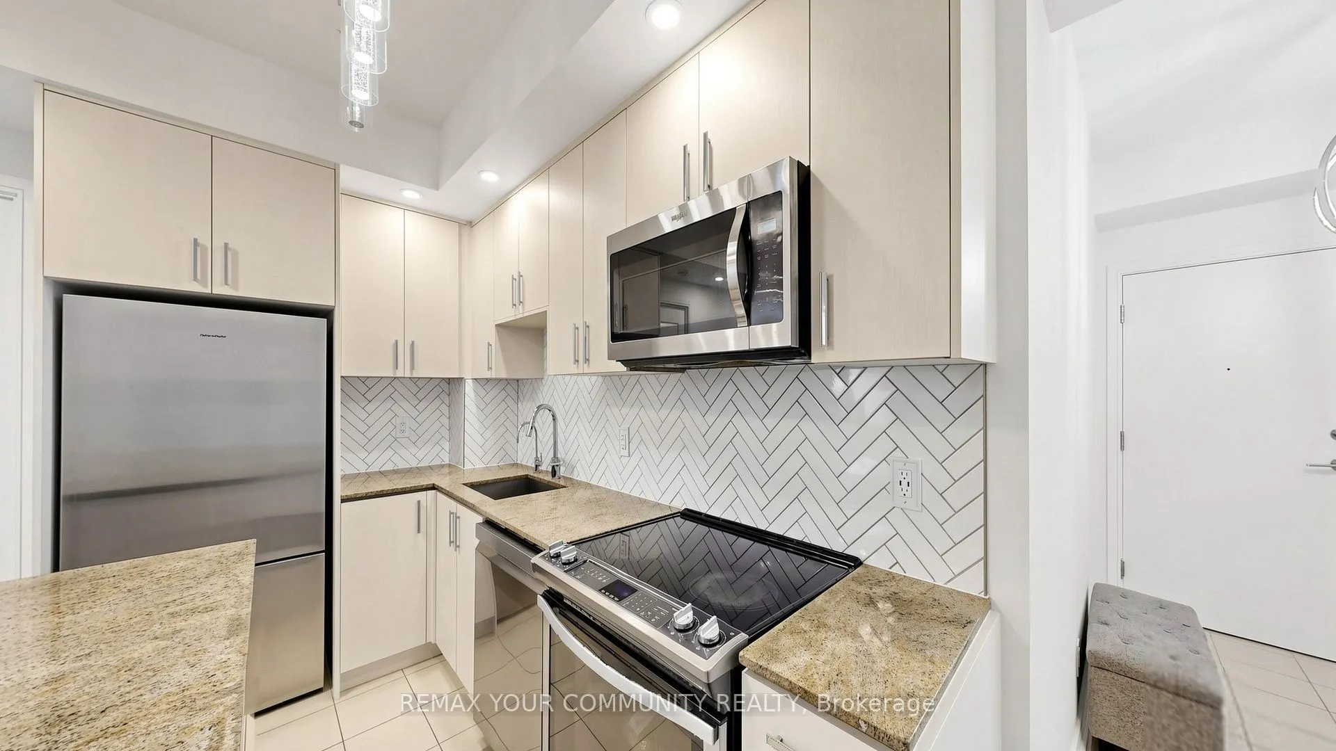 9201 Yonge Street #619