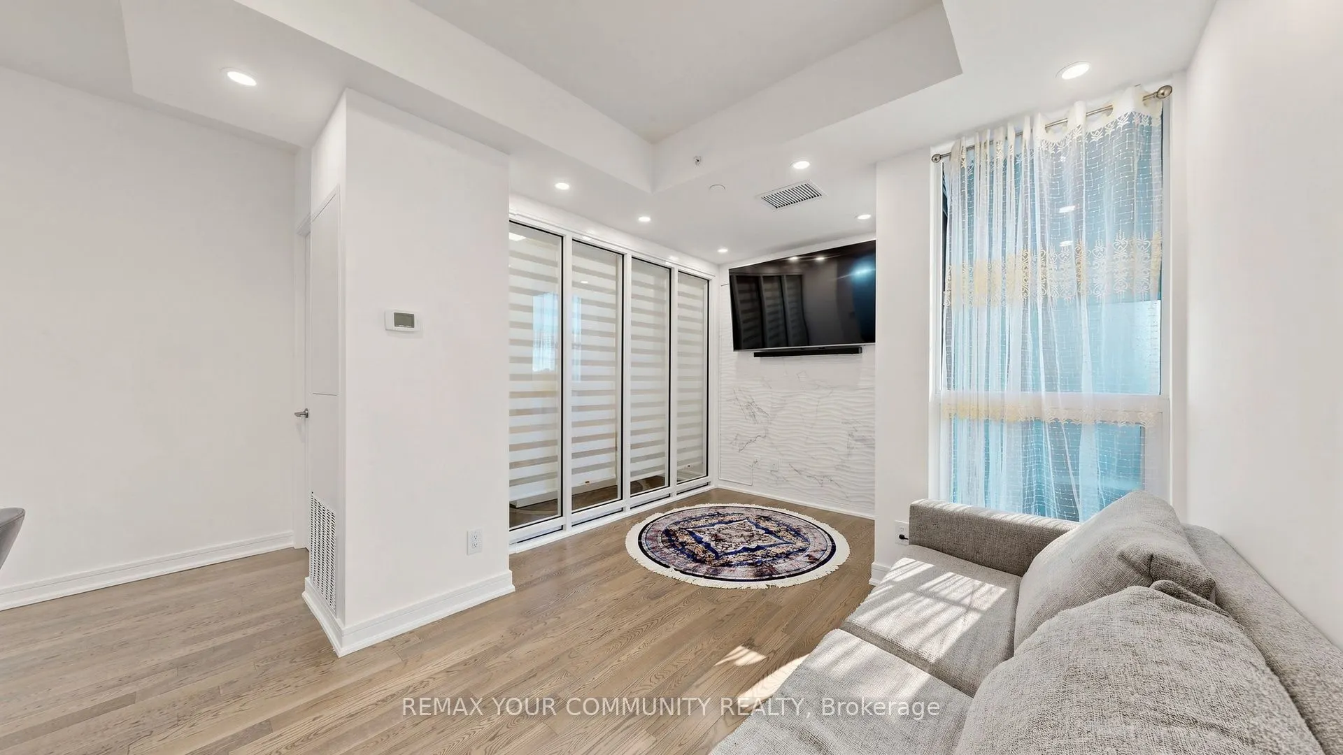 9201 Yonge Street #619