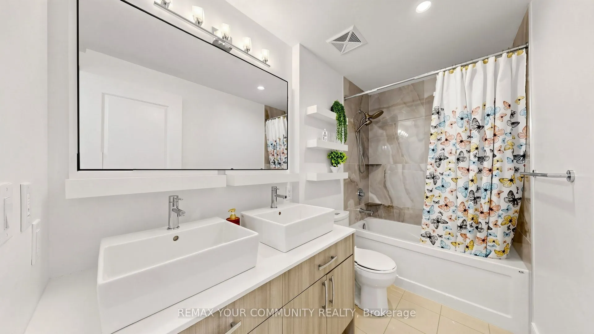 9201 Yonge Street #619
