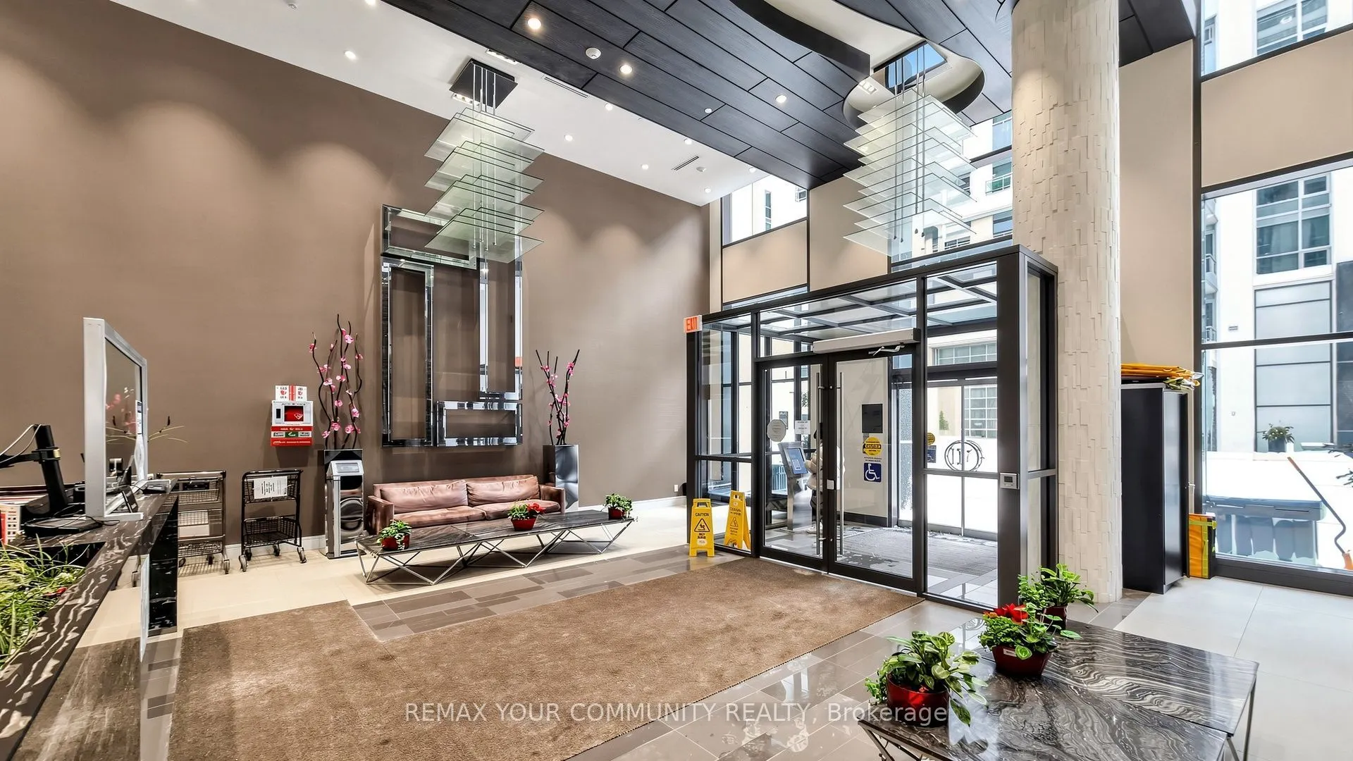 9201 Yonge Street #619