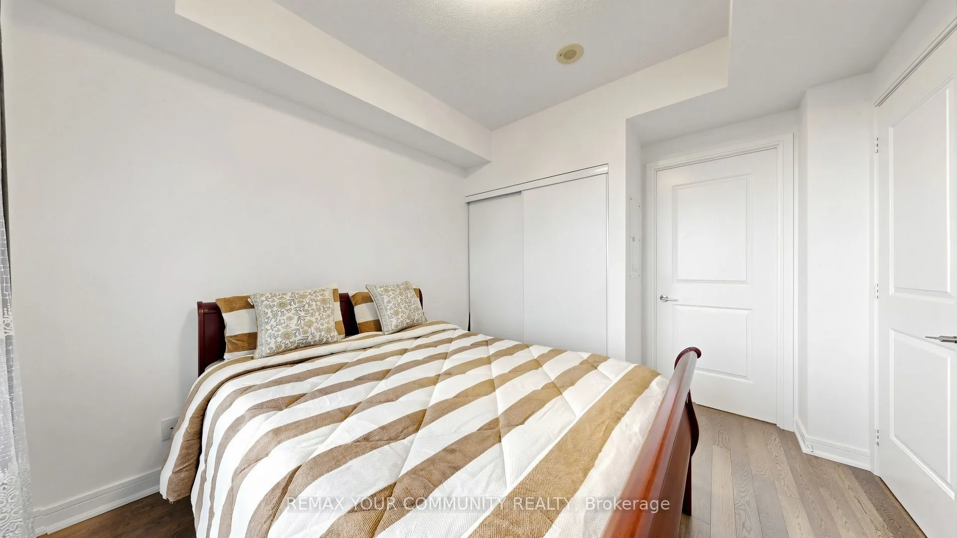 9201 Yonge Street #619