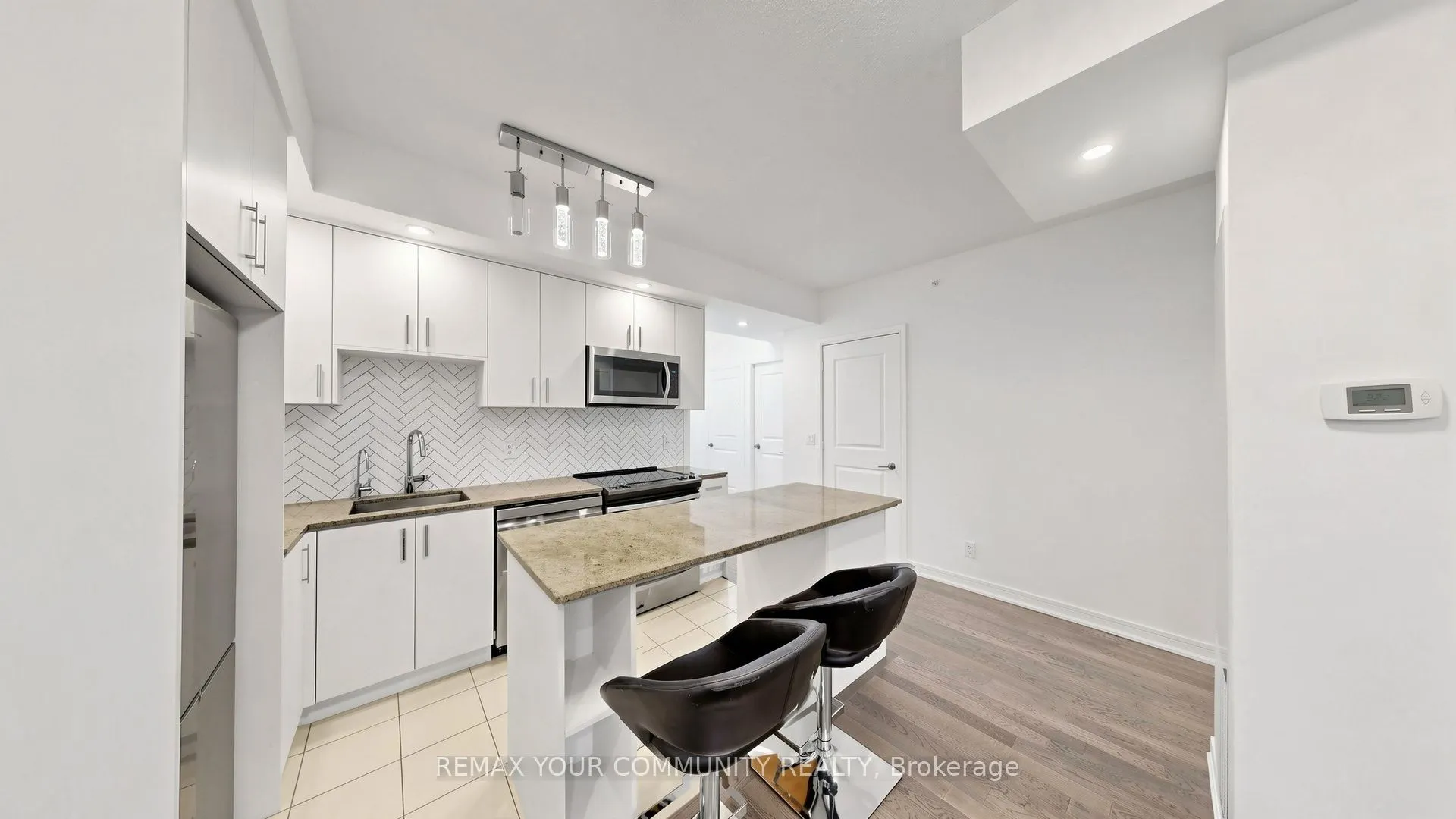 9201 Yonge Street #619