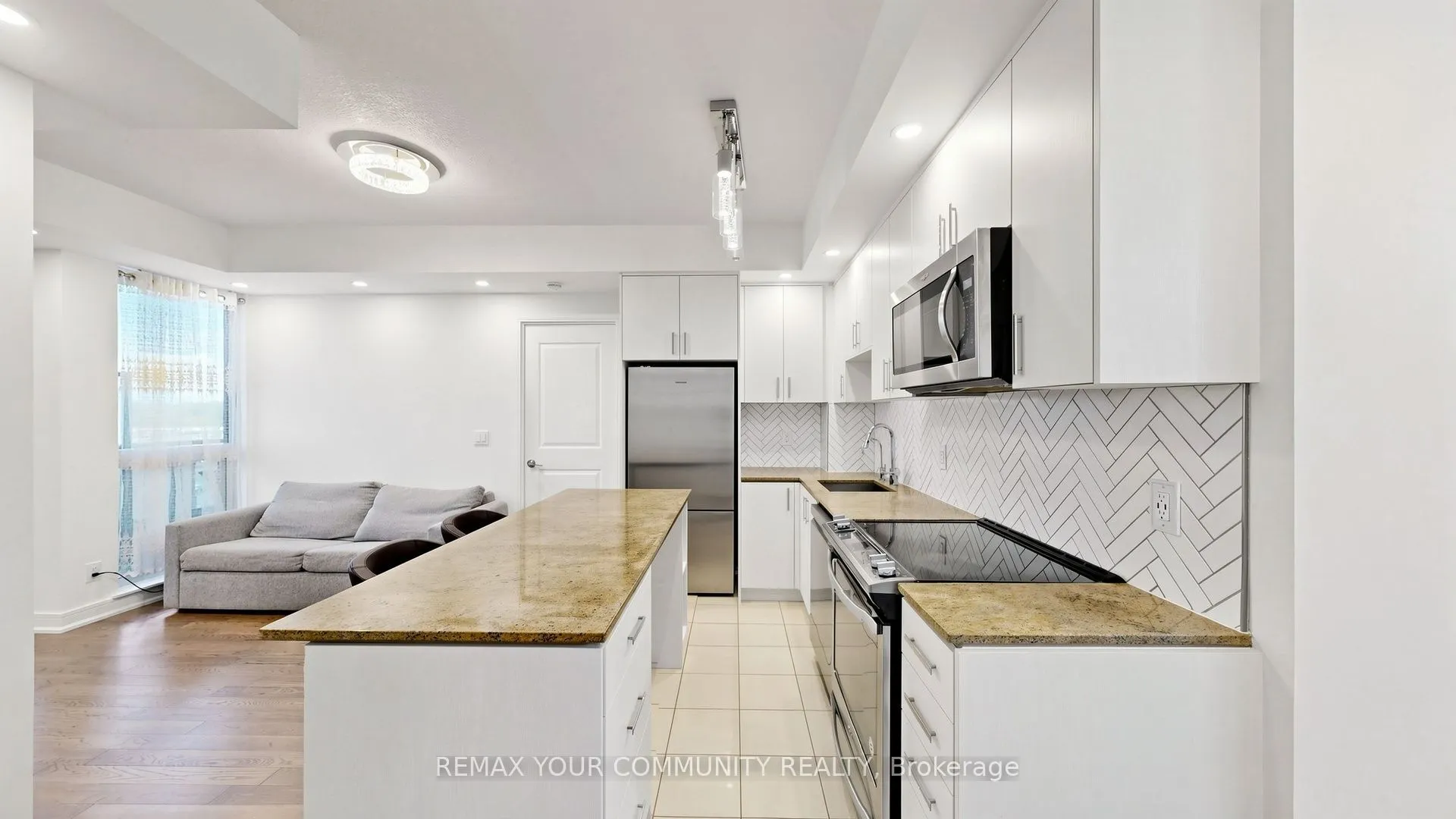 9201 Yonge Street #619