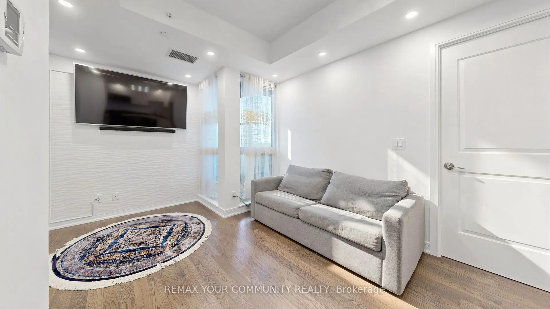 9201 Yonge Street #619