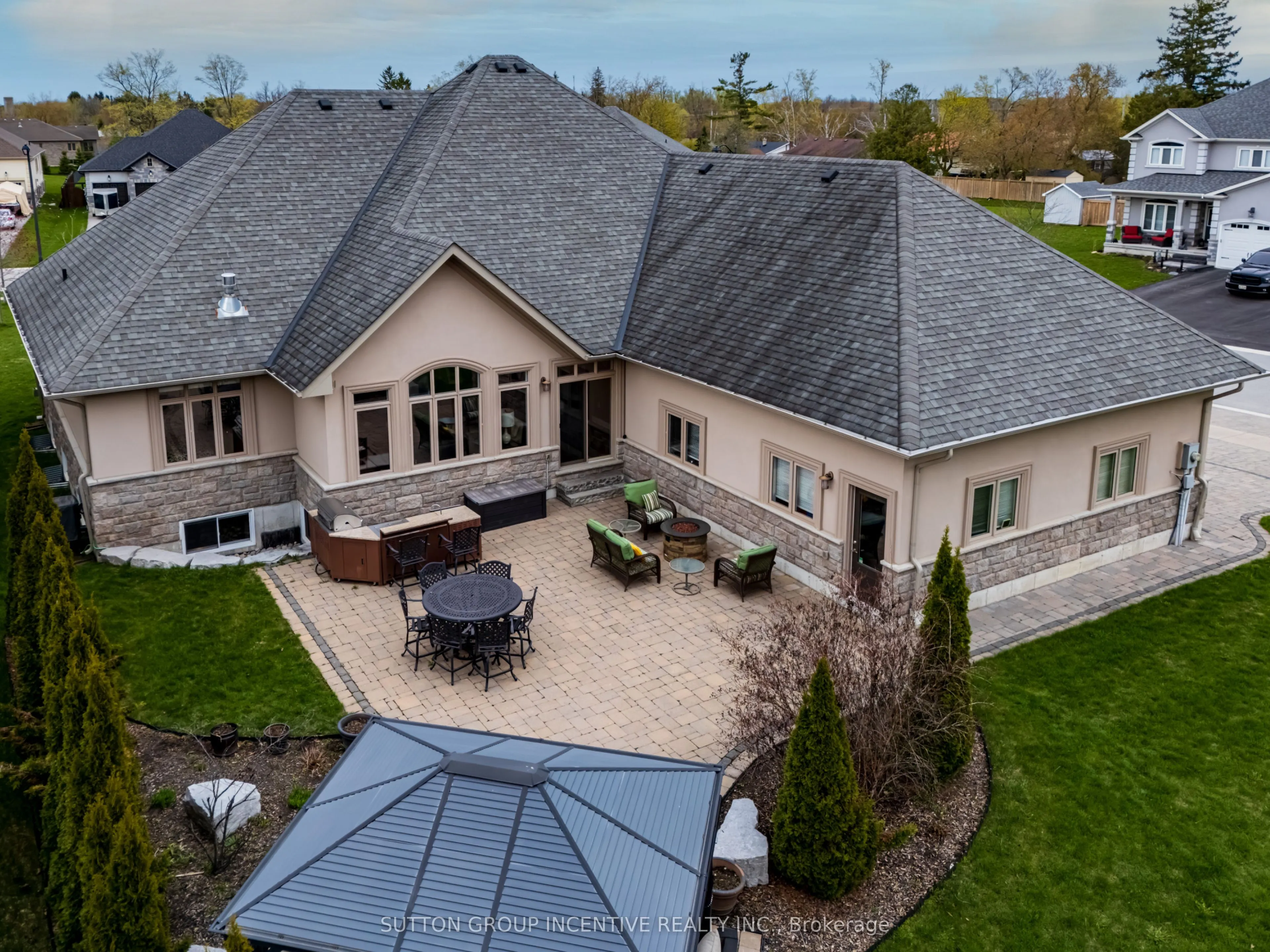 260 Sunnybrae Avenue