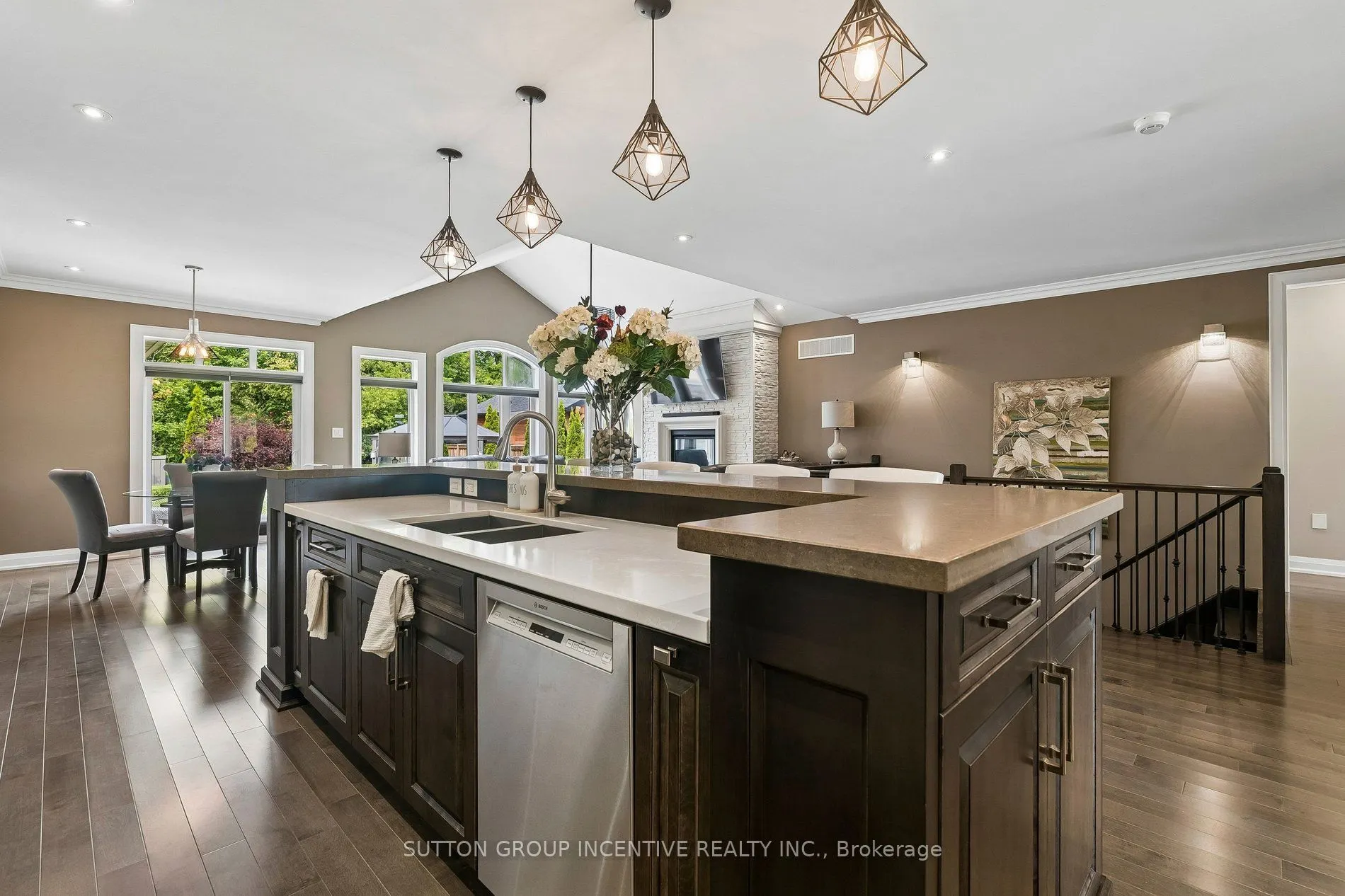 260 Sunnybrae Avenue