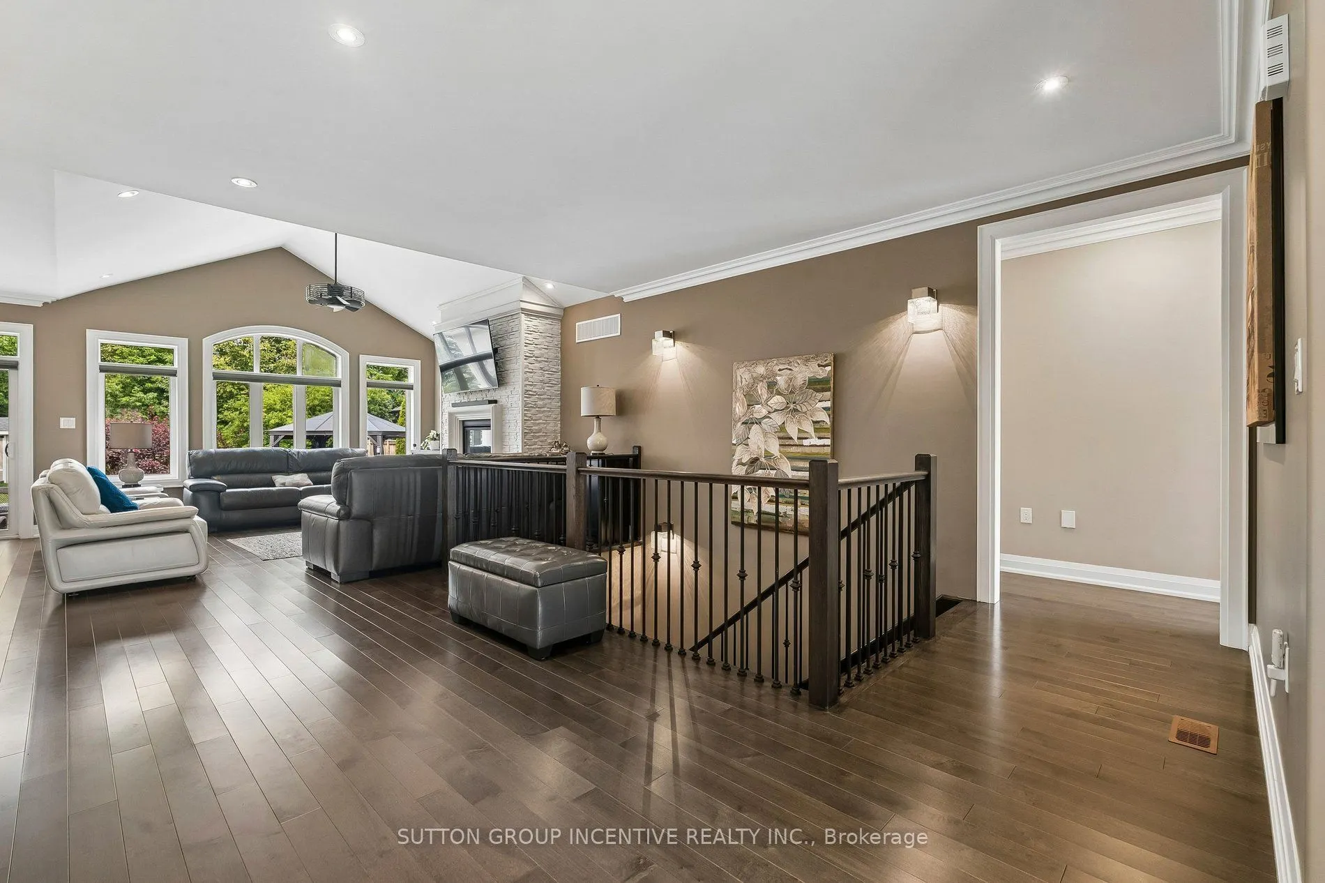 260 Sunnybrae Avenue