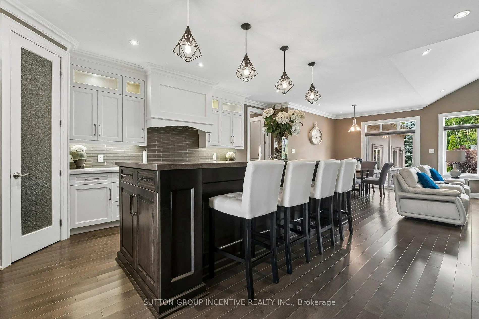 260 Sunnybrae Avenue