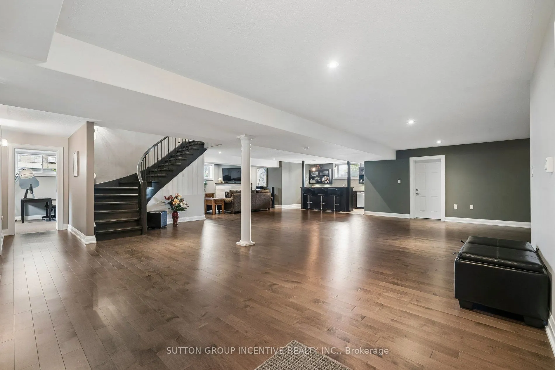 260 Sunnybrae Avenue