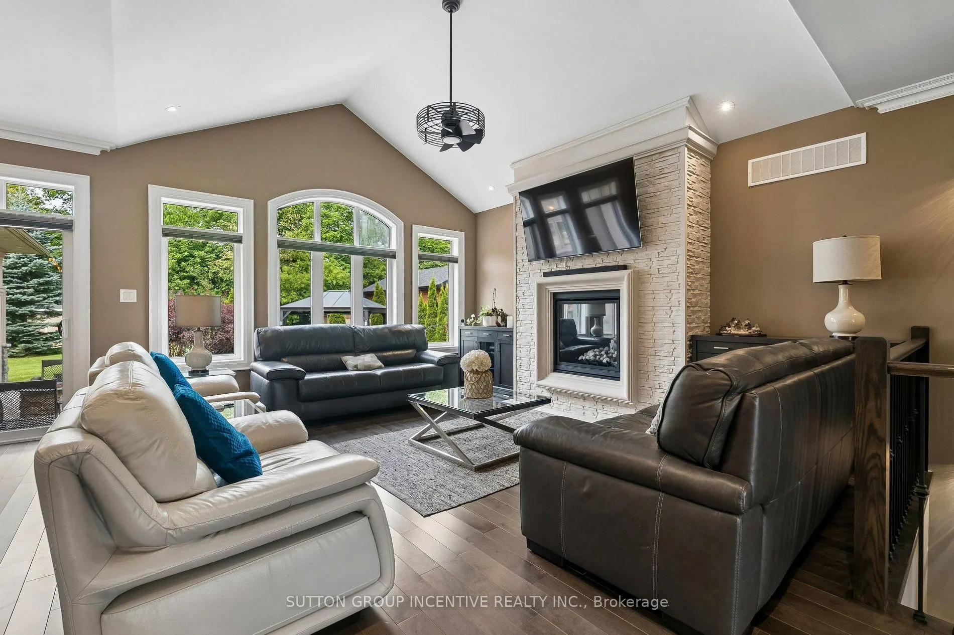 260 Sunnybrae Avenue