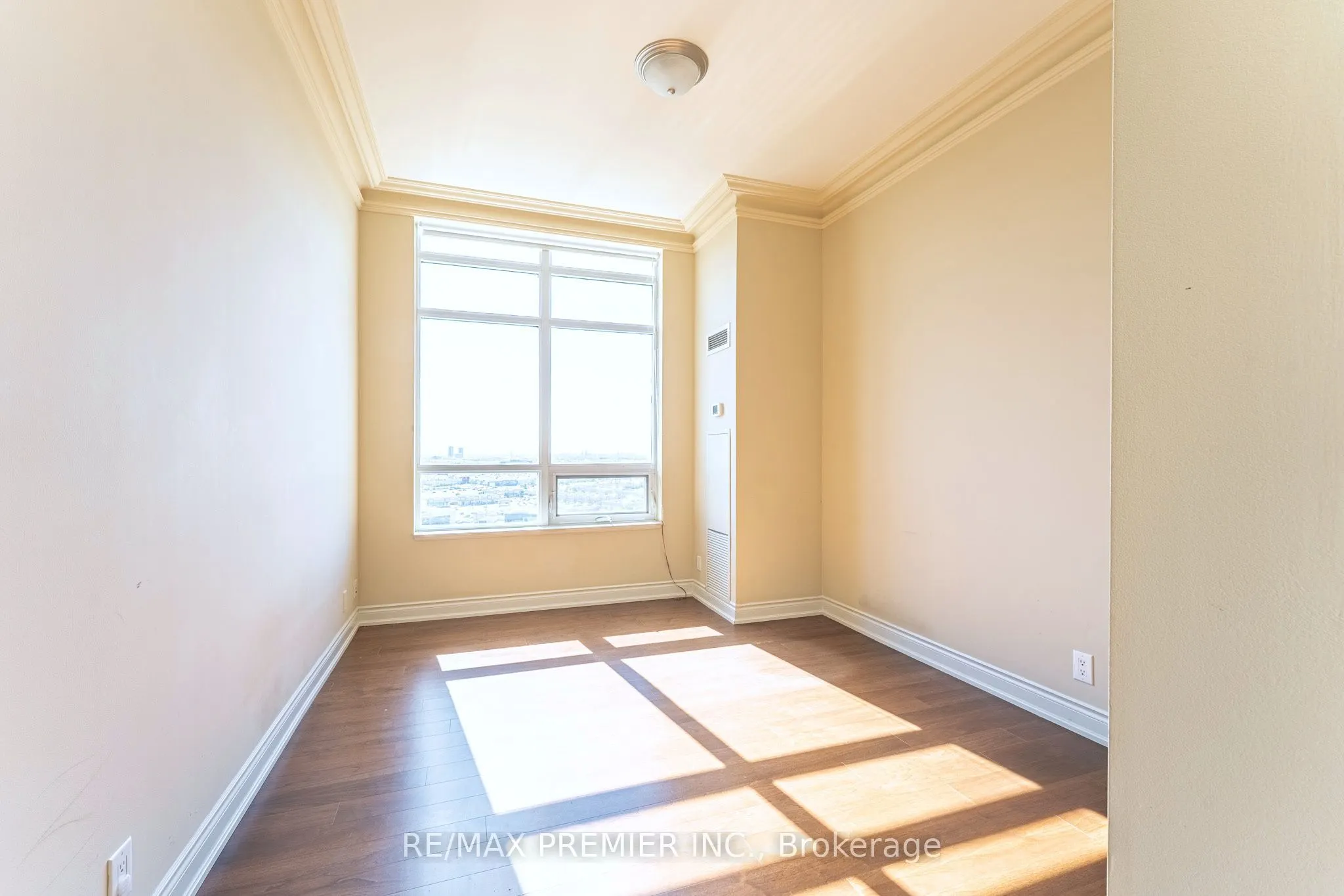 9235 Jane Street #PH04