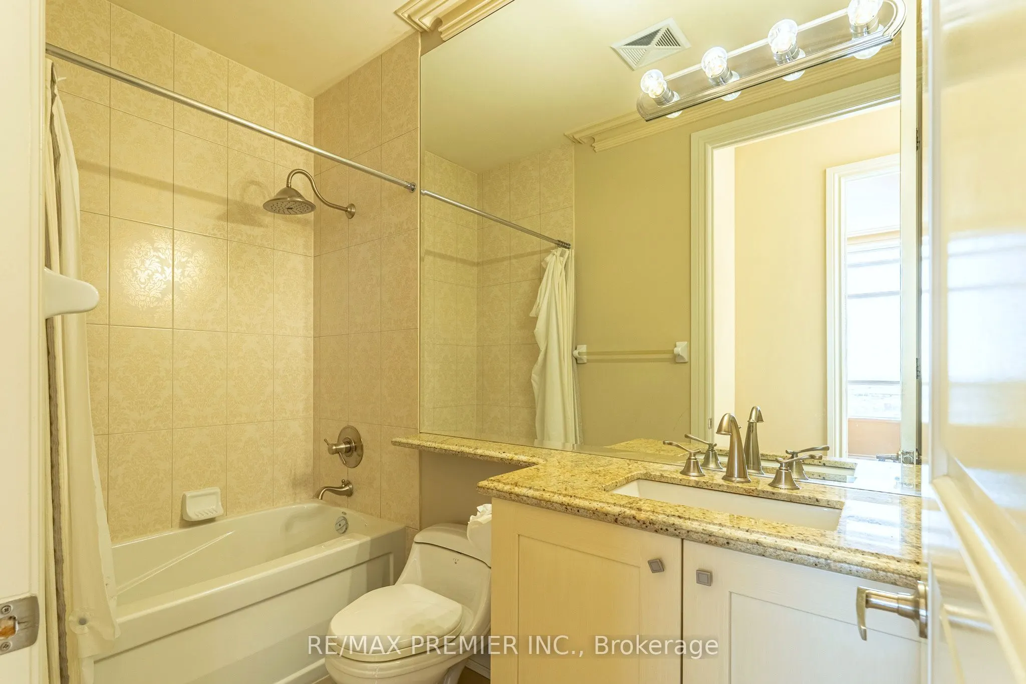 9235 Jane Street #PH04