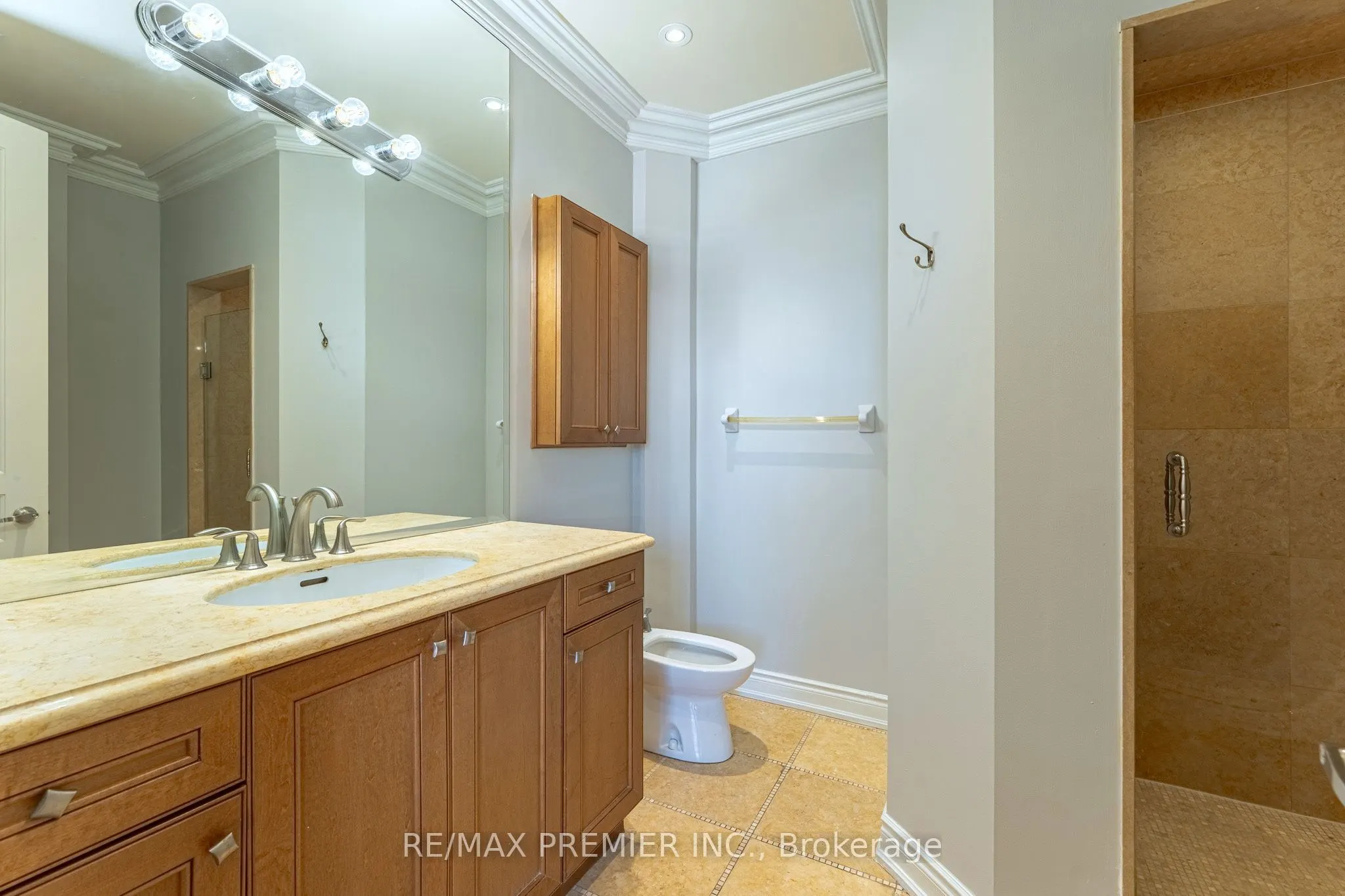9235 Jane Street #PH04