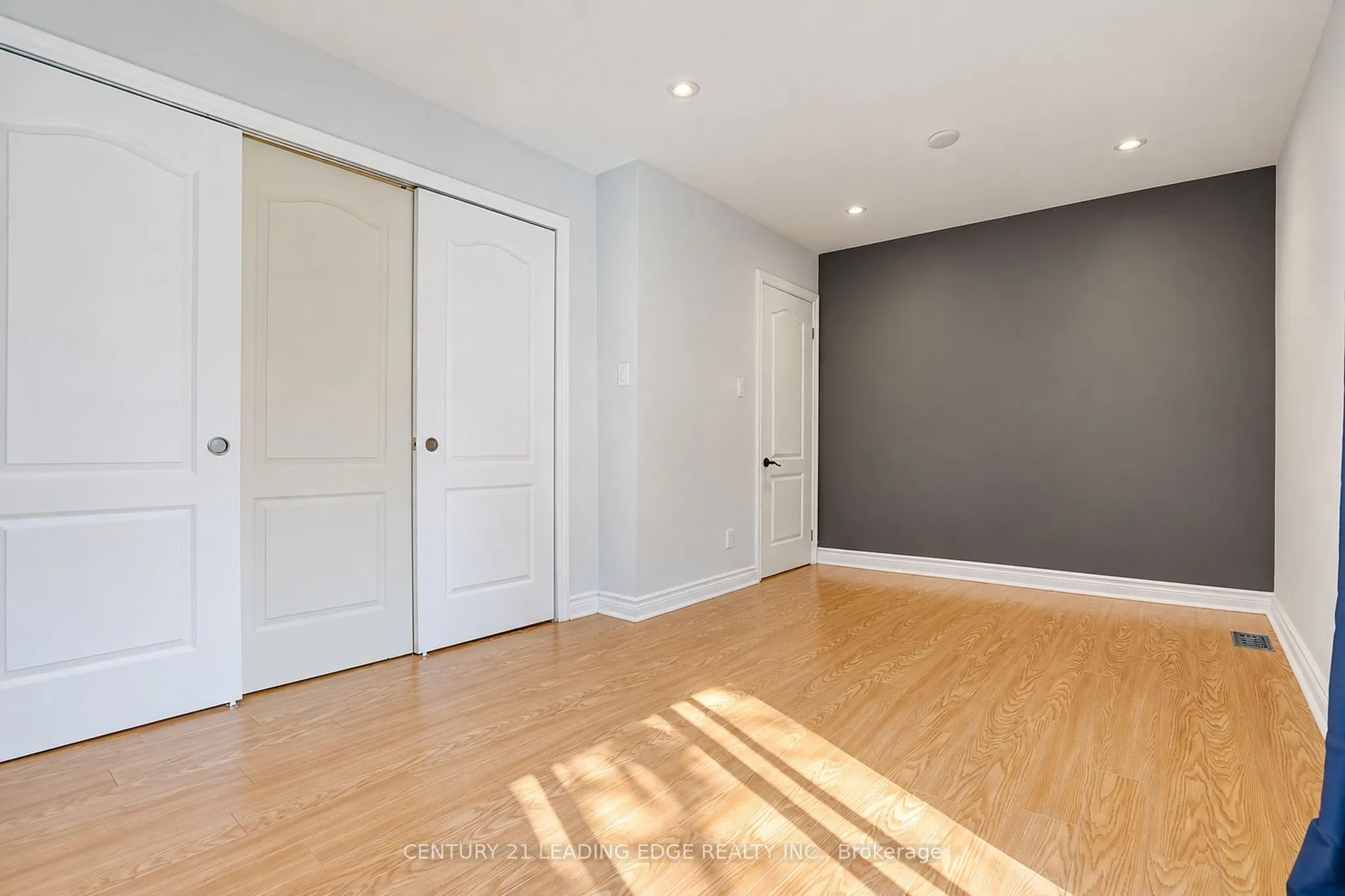 1006 Elgin Street #Main Flr