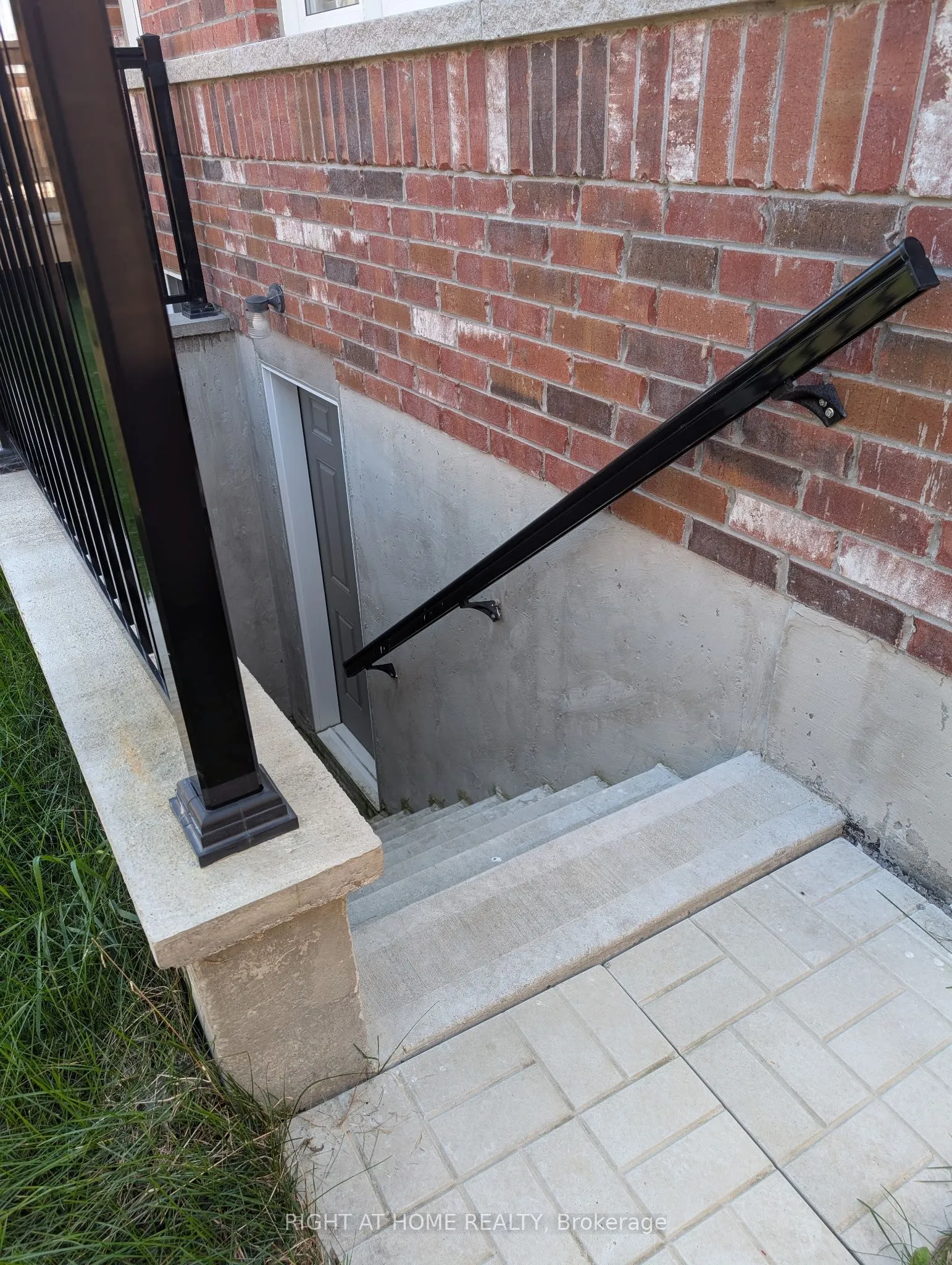 2 Cliff Thompson Court