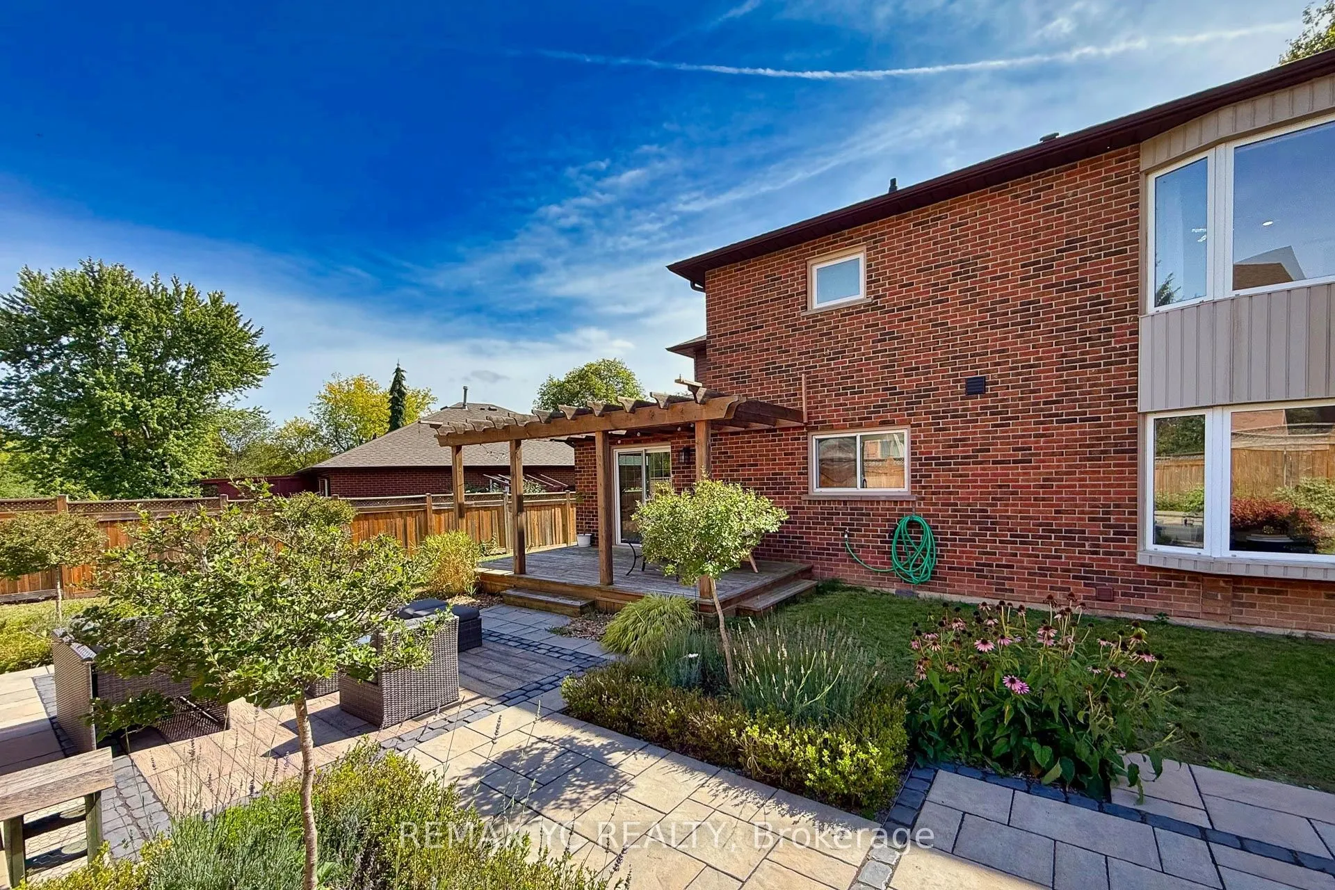 4 Simmons Crescent