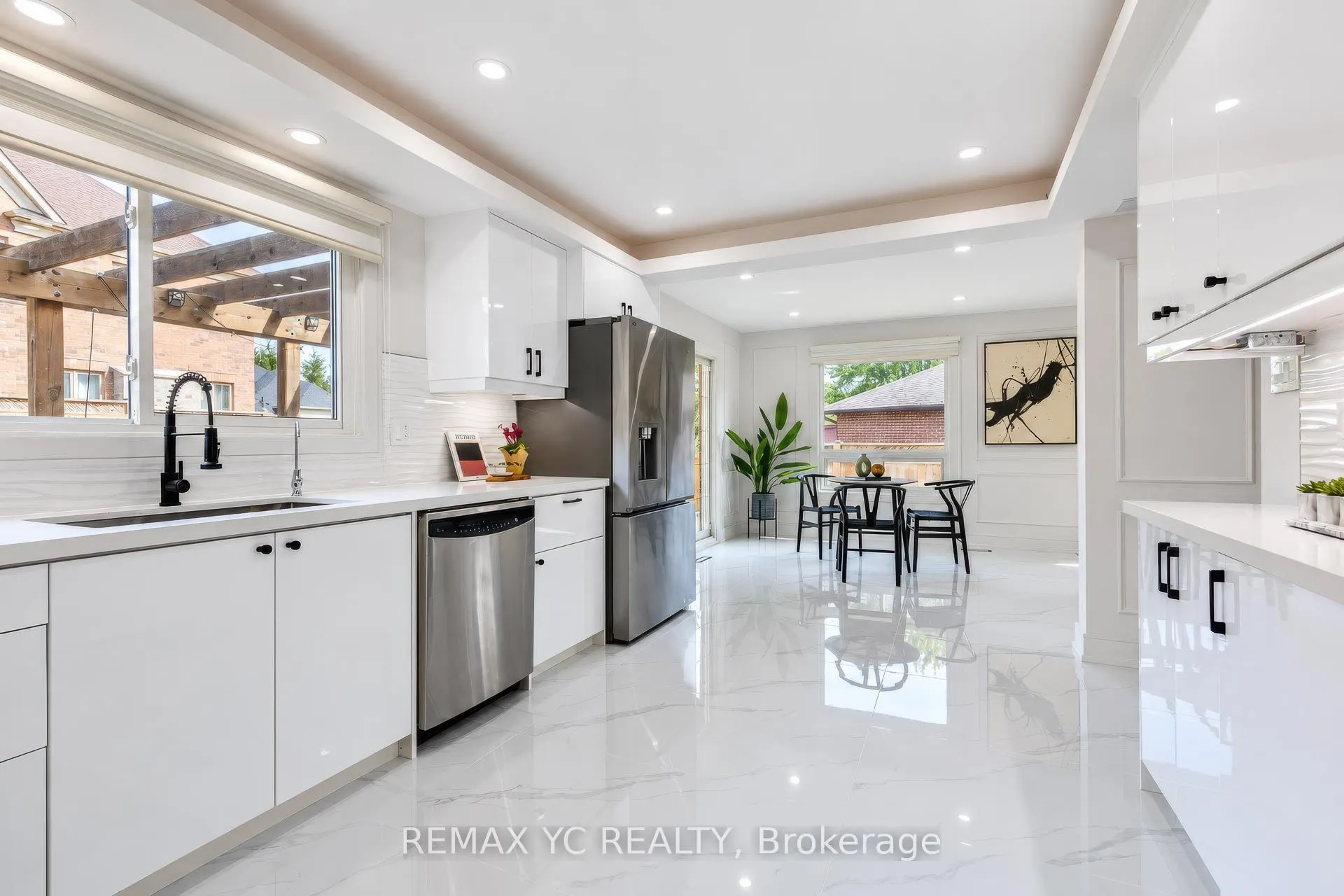 4 Simmons Crescent