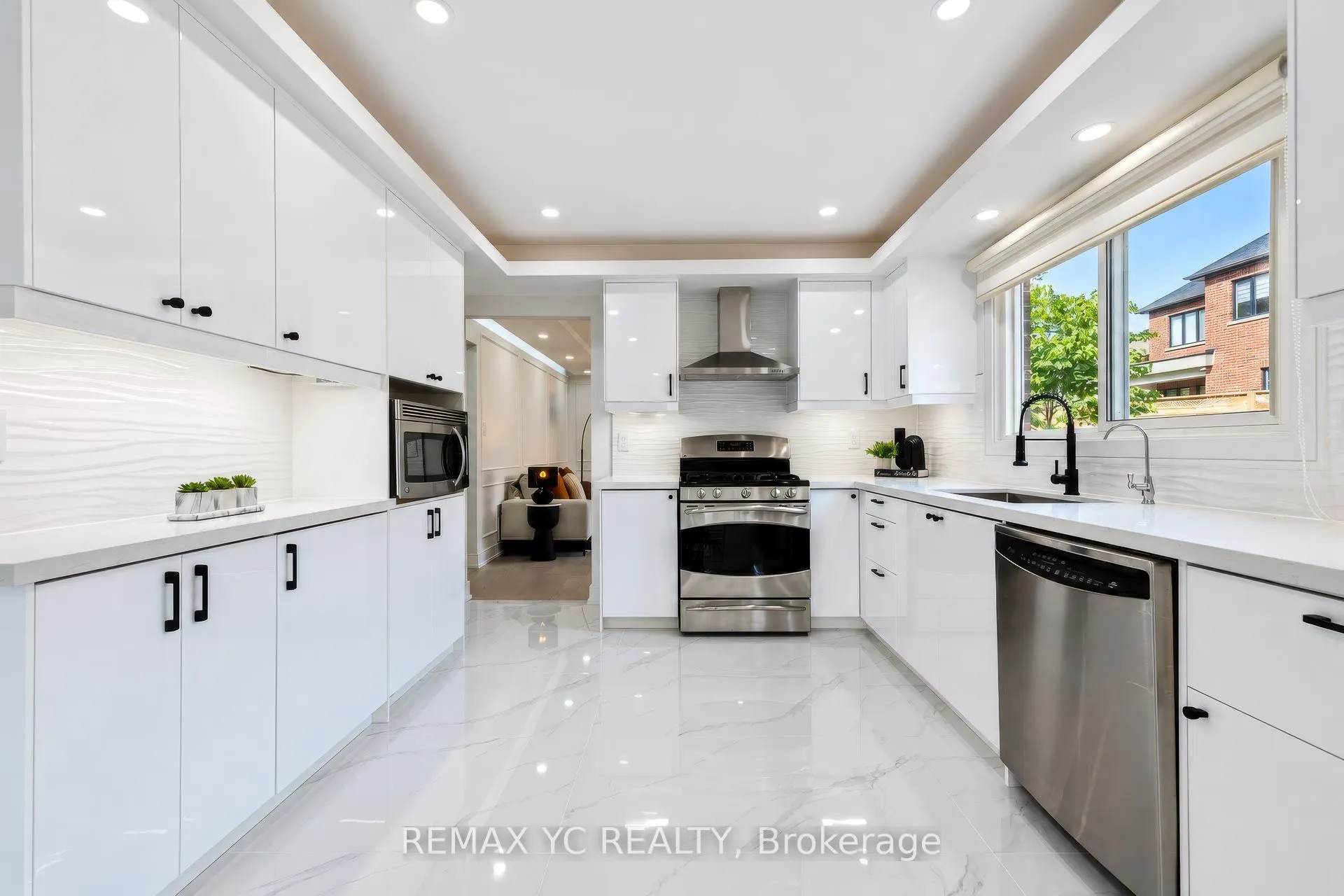 4 Simmons Crescent