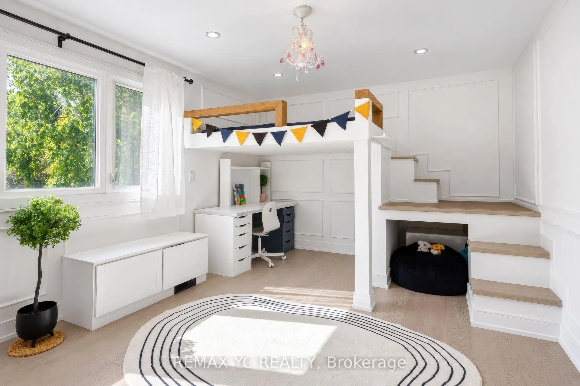 4 Simmons Crescent