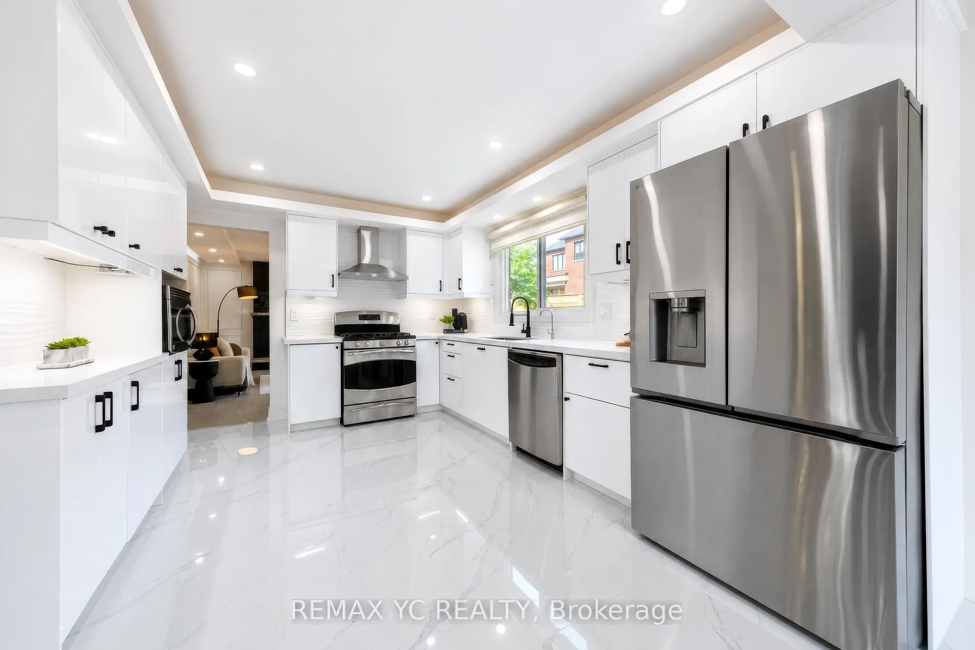 4 Simmons Crescent