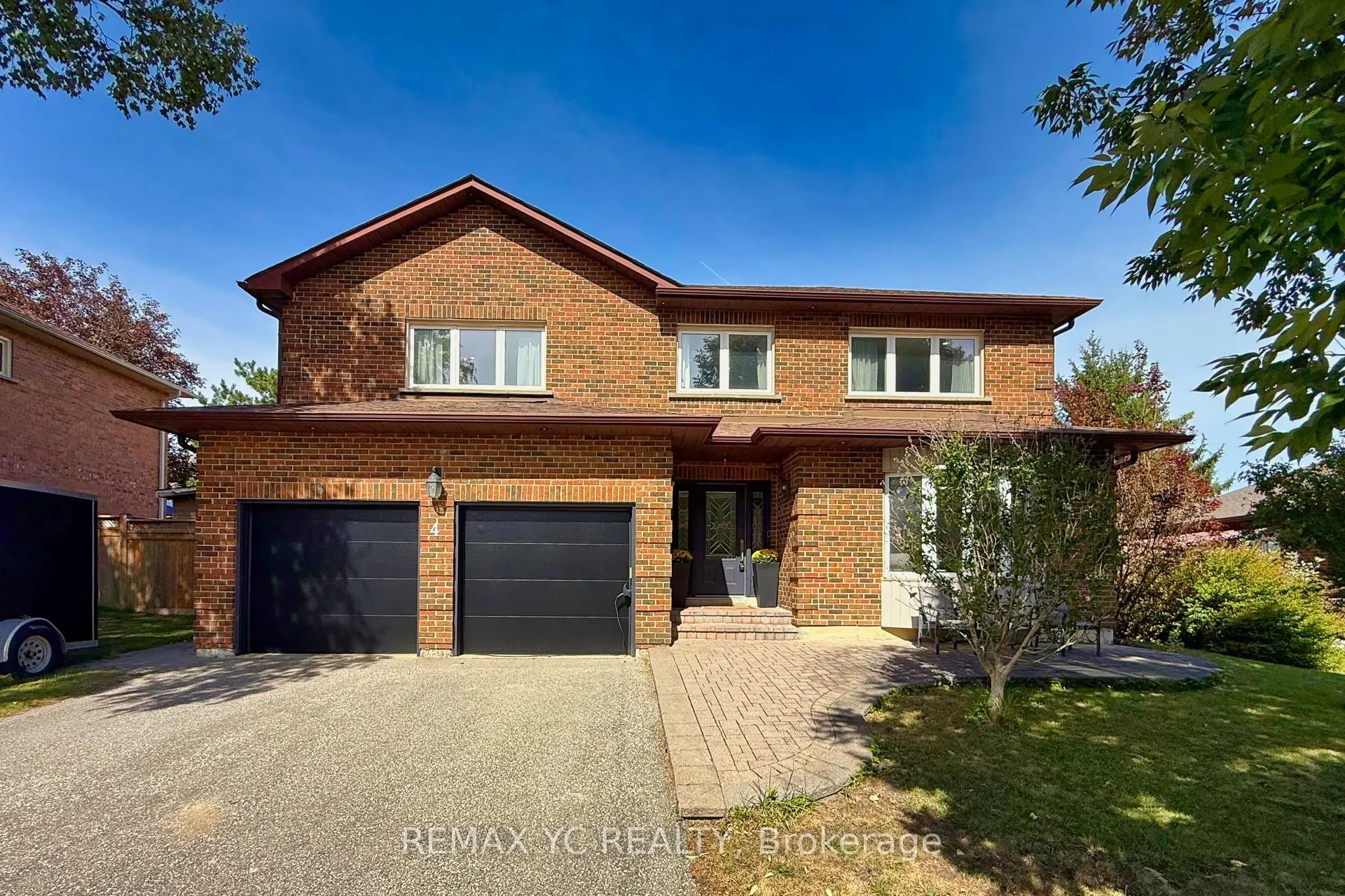 4 Simmons Crescent