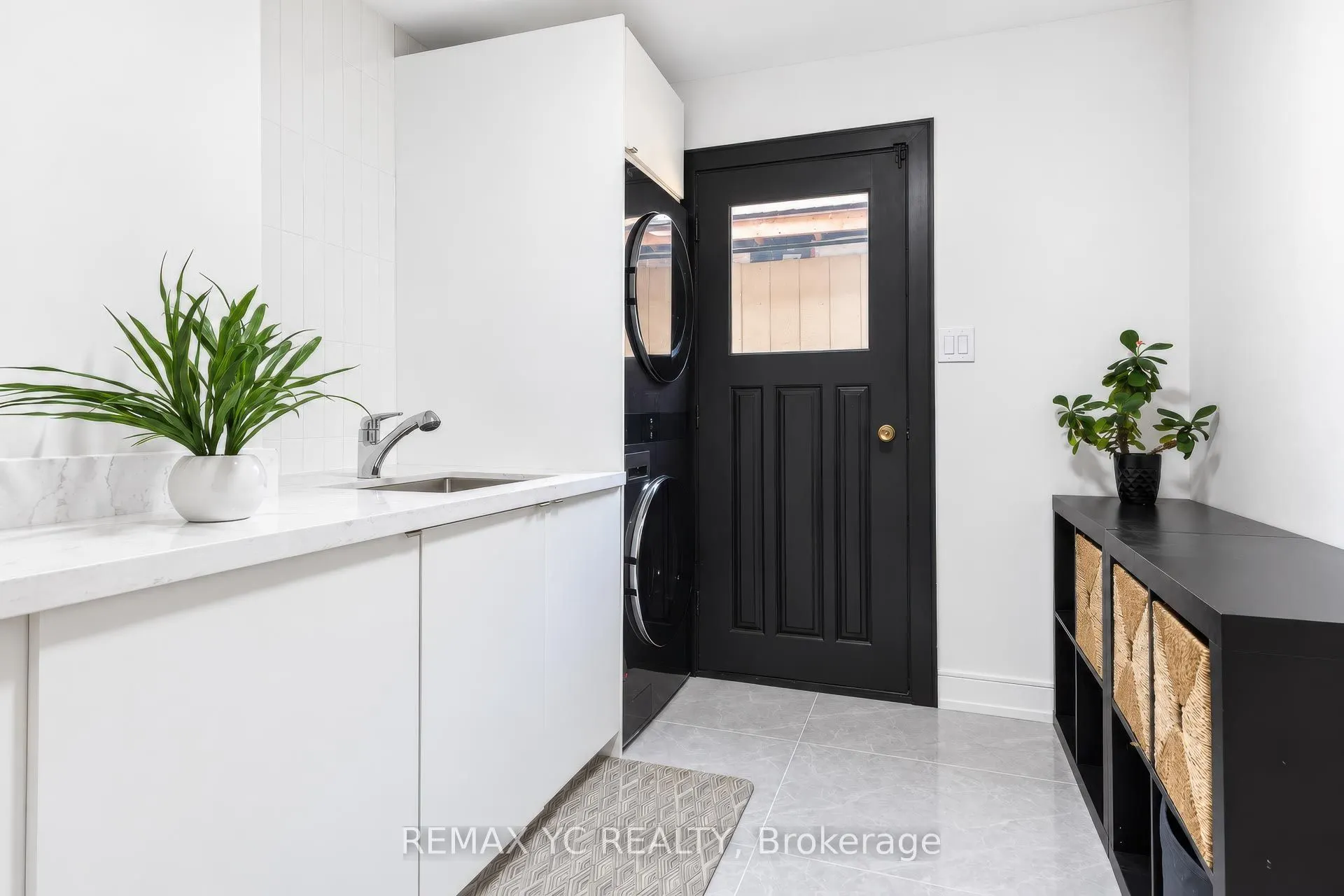 4 Simmons Crescent