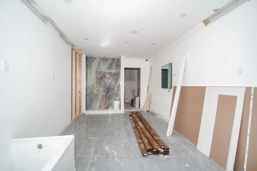 17817 Leslie Street #4