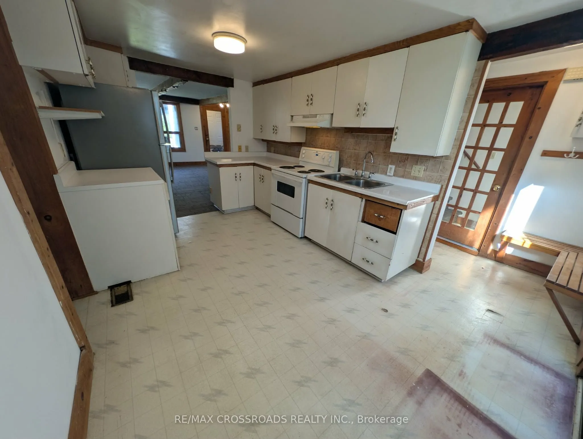 261 Lakeview Boulevard