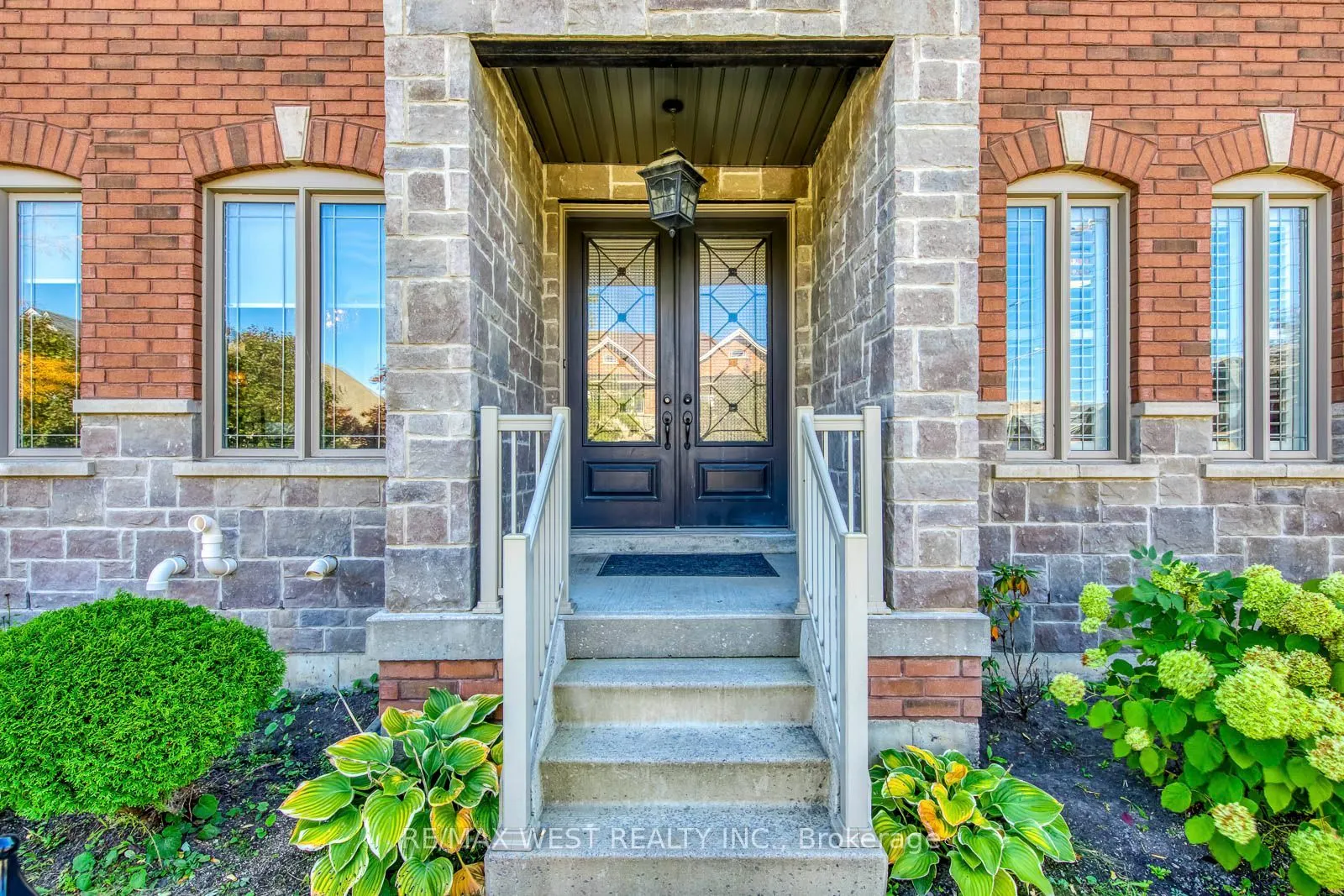 213 Eight Avenue