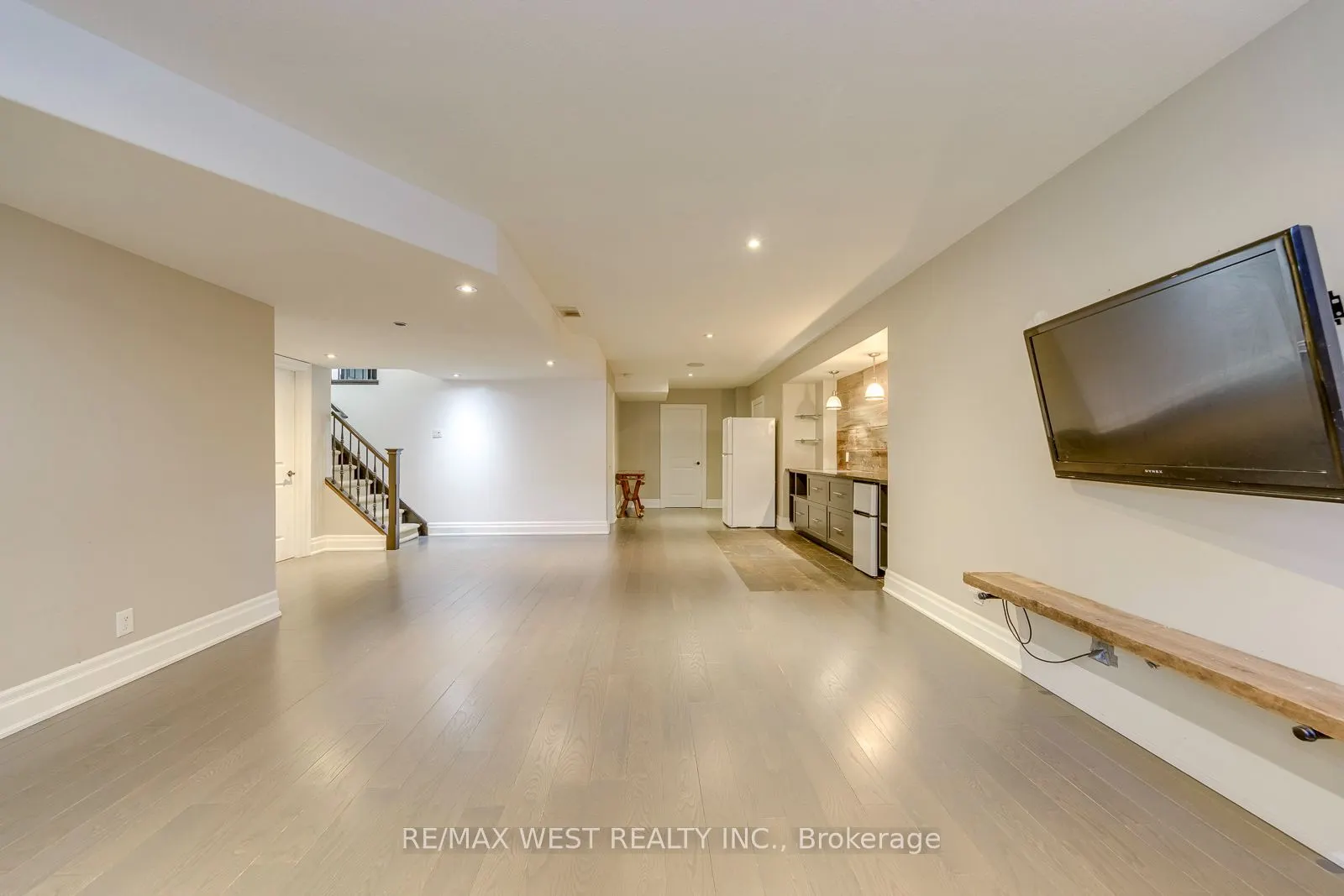 213 Eight Avenue