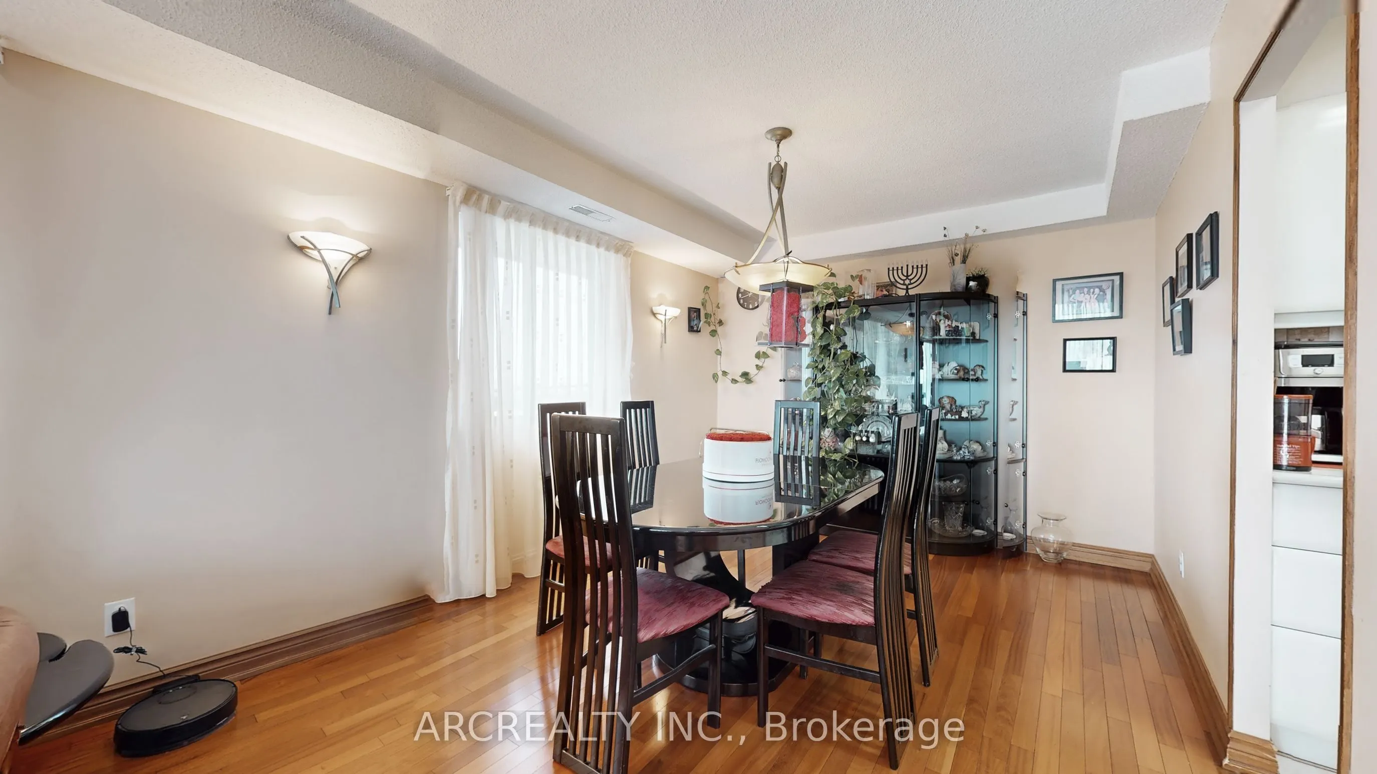 8111 Yonge Street #1403