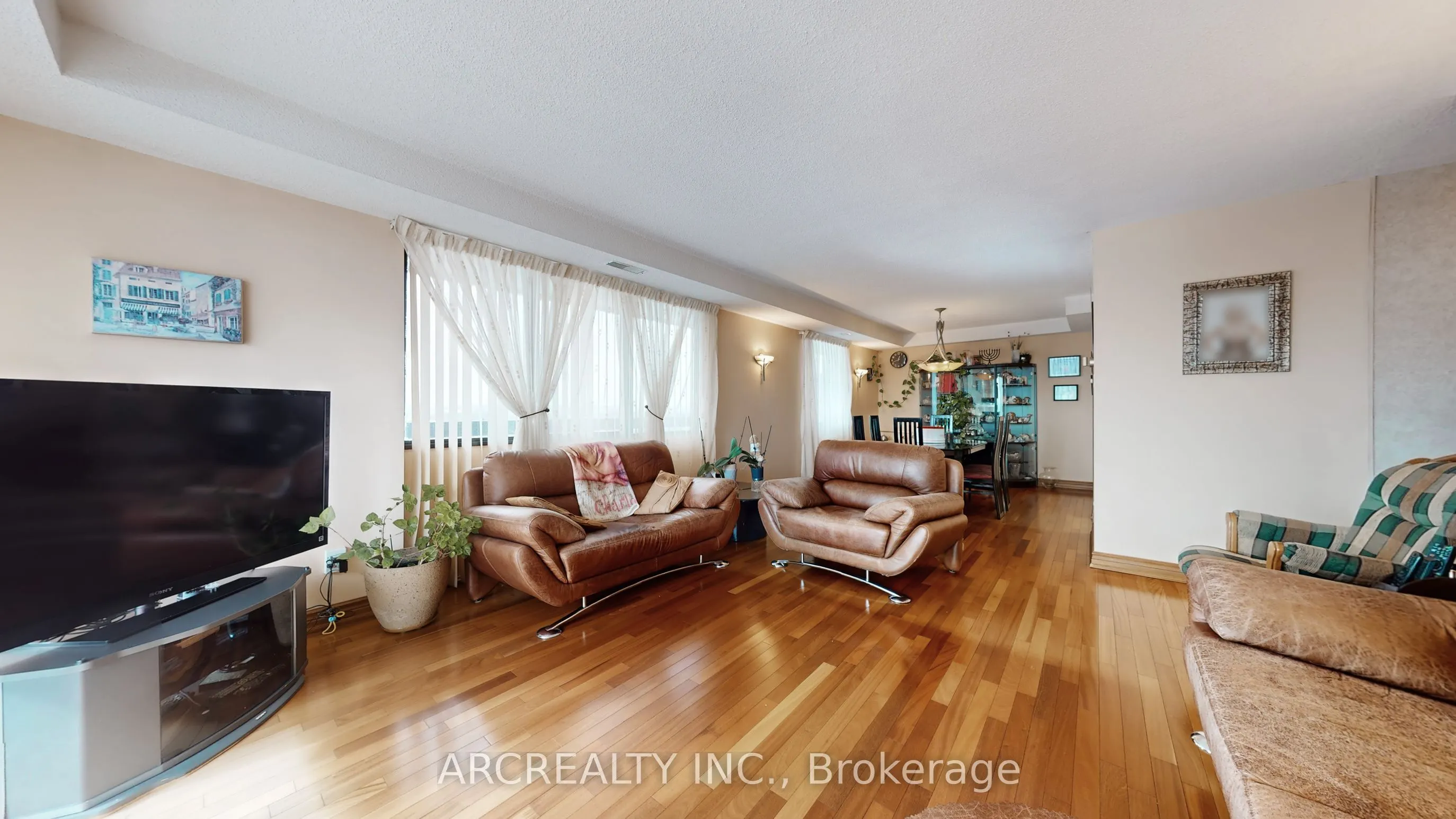8111 Yonge Street #1403