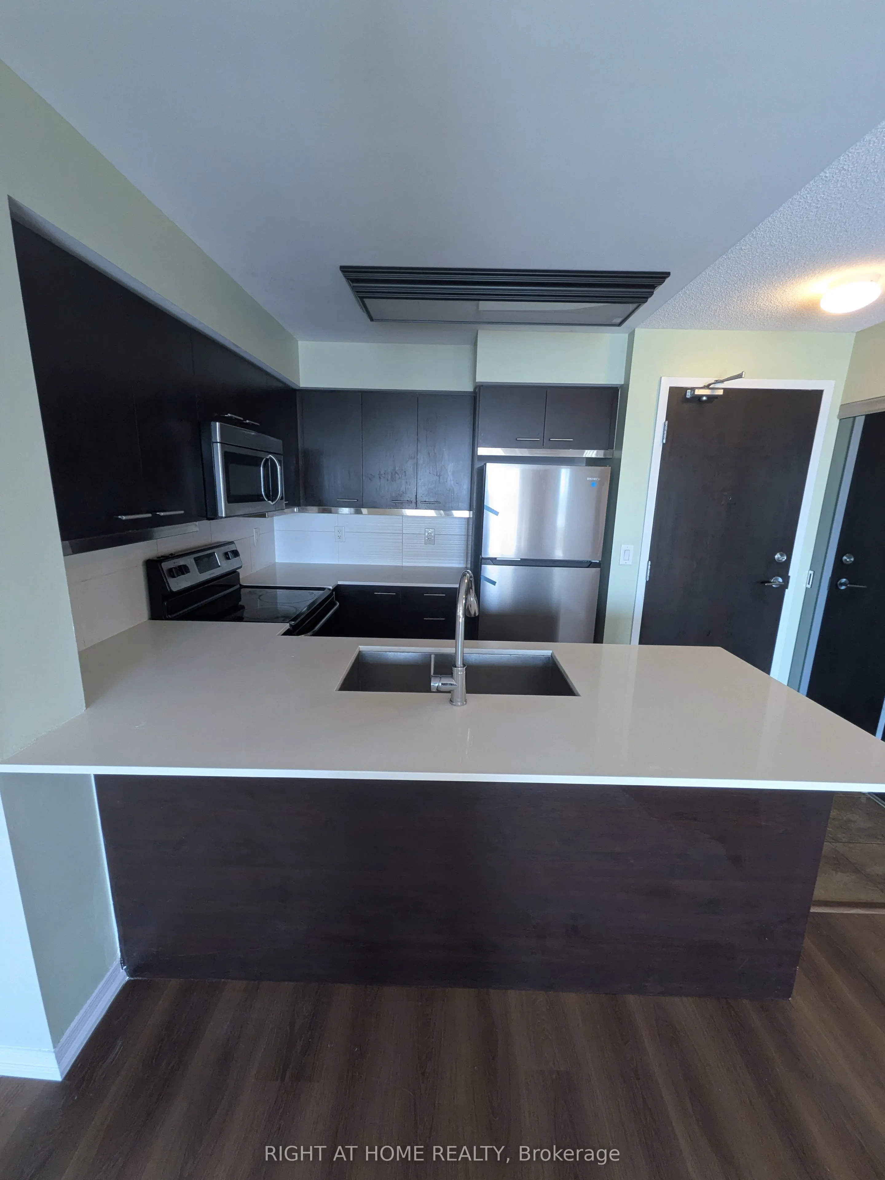 75 King William Crescent #910