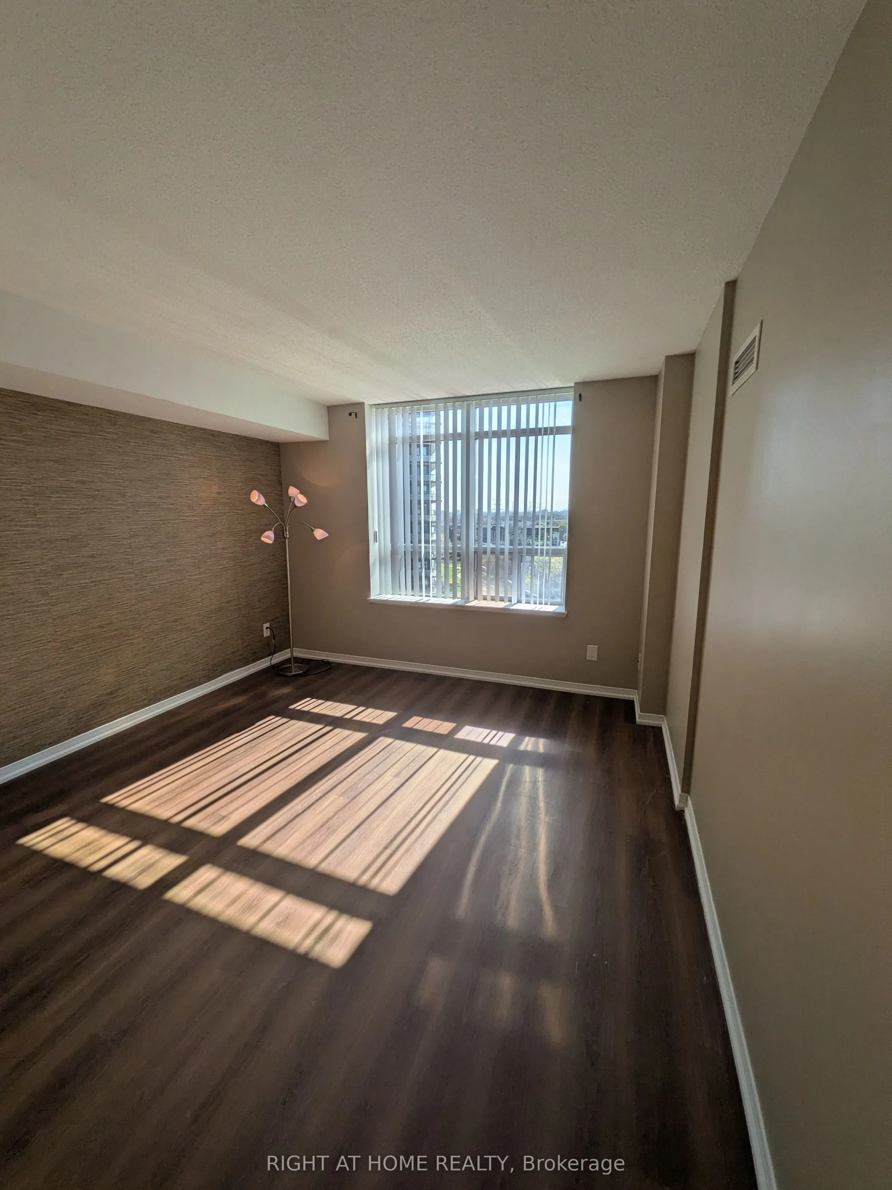 75 King William Crescent #910