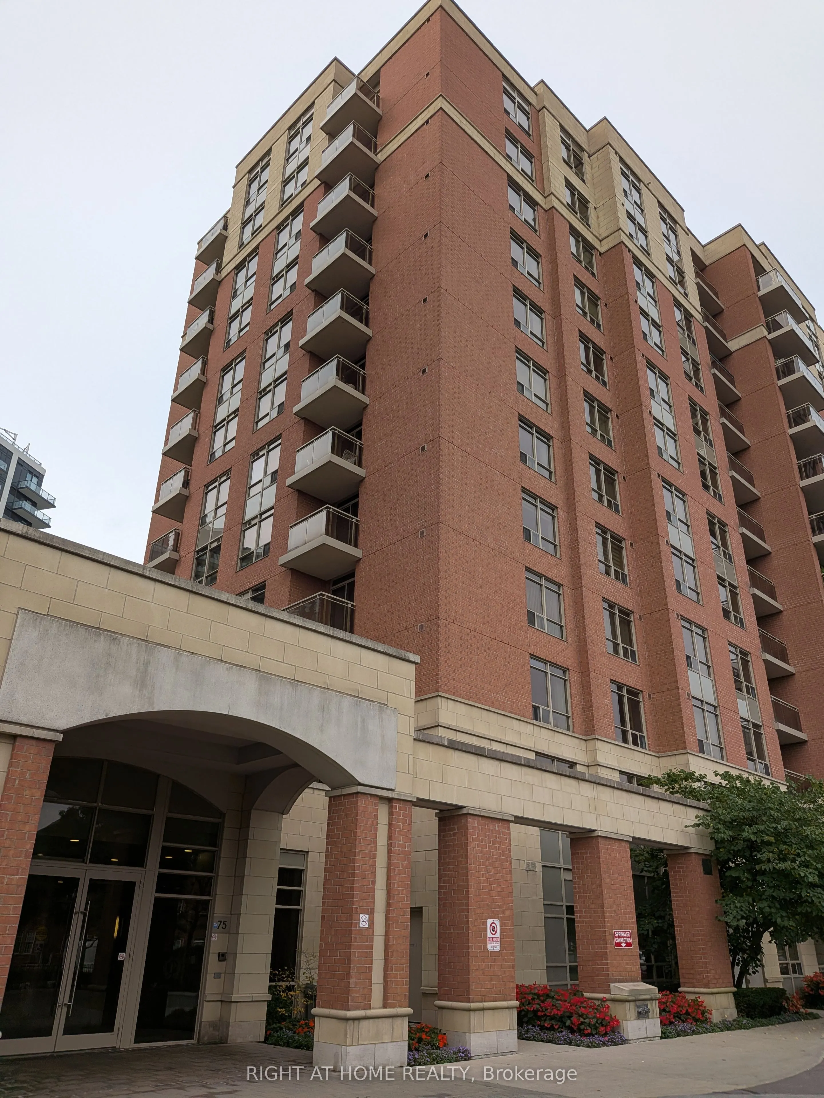 75 King William Crescent #910