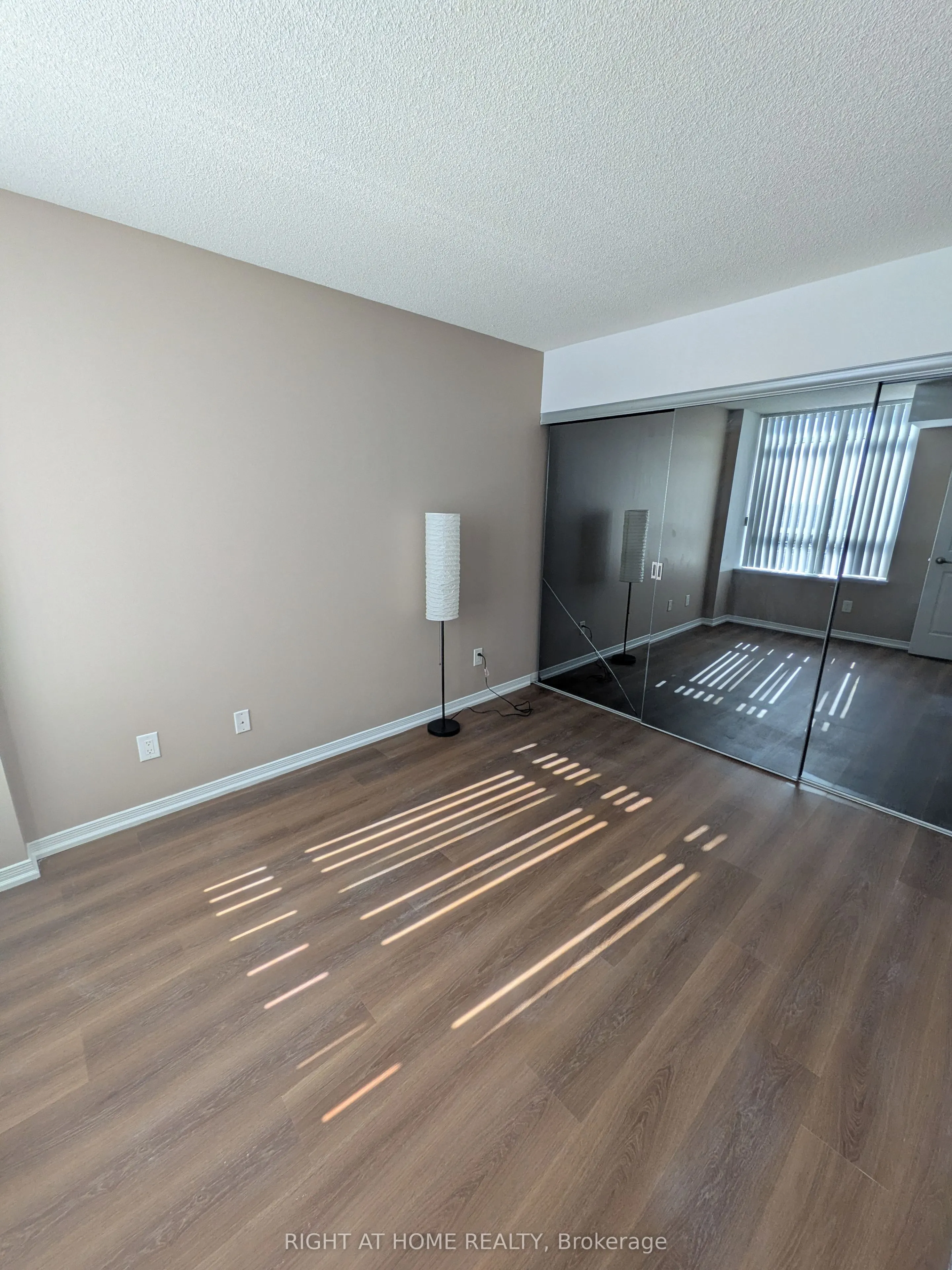 75 King William Crescent #910