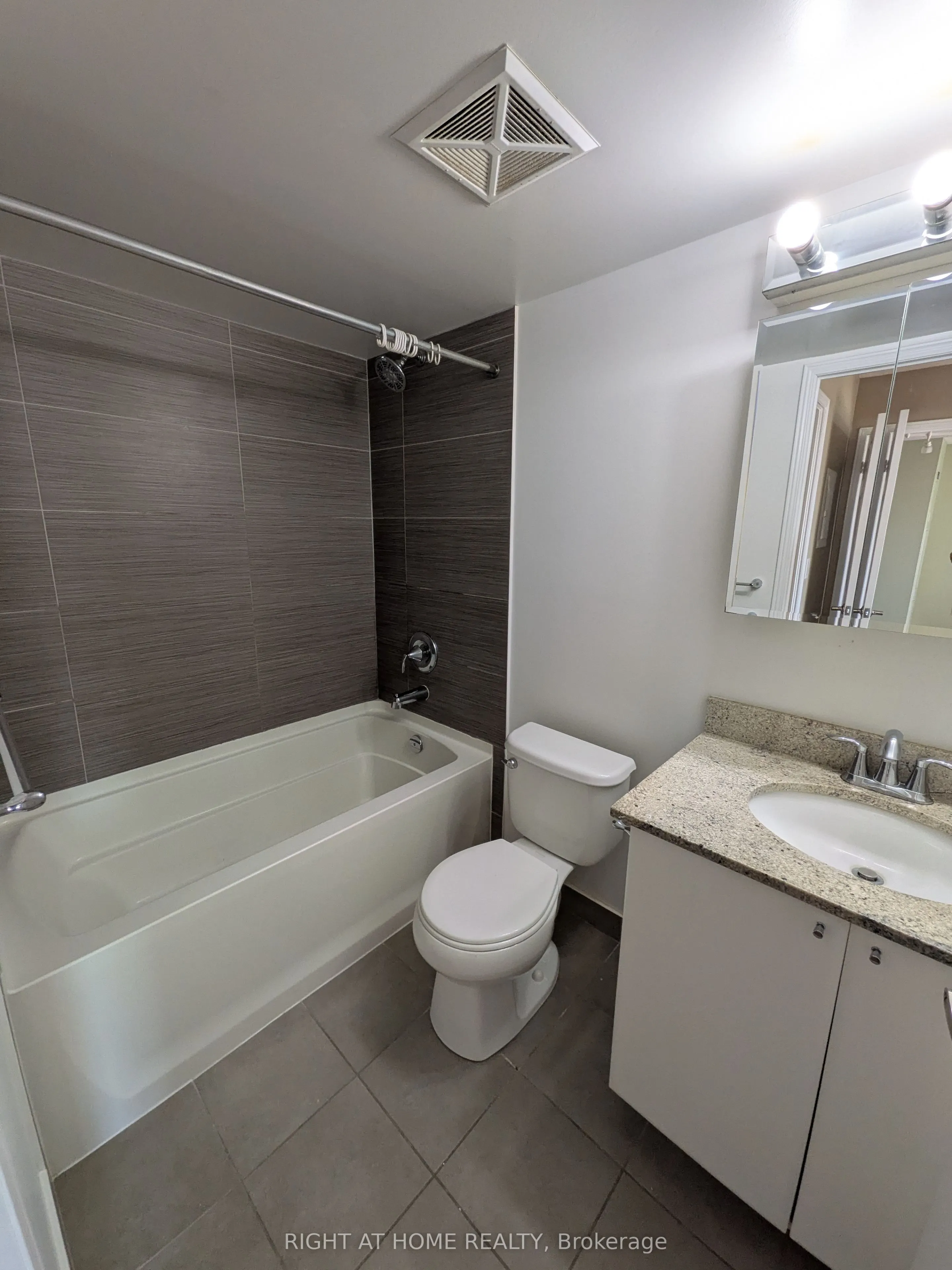 75 King William Crescent #910